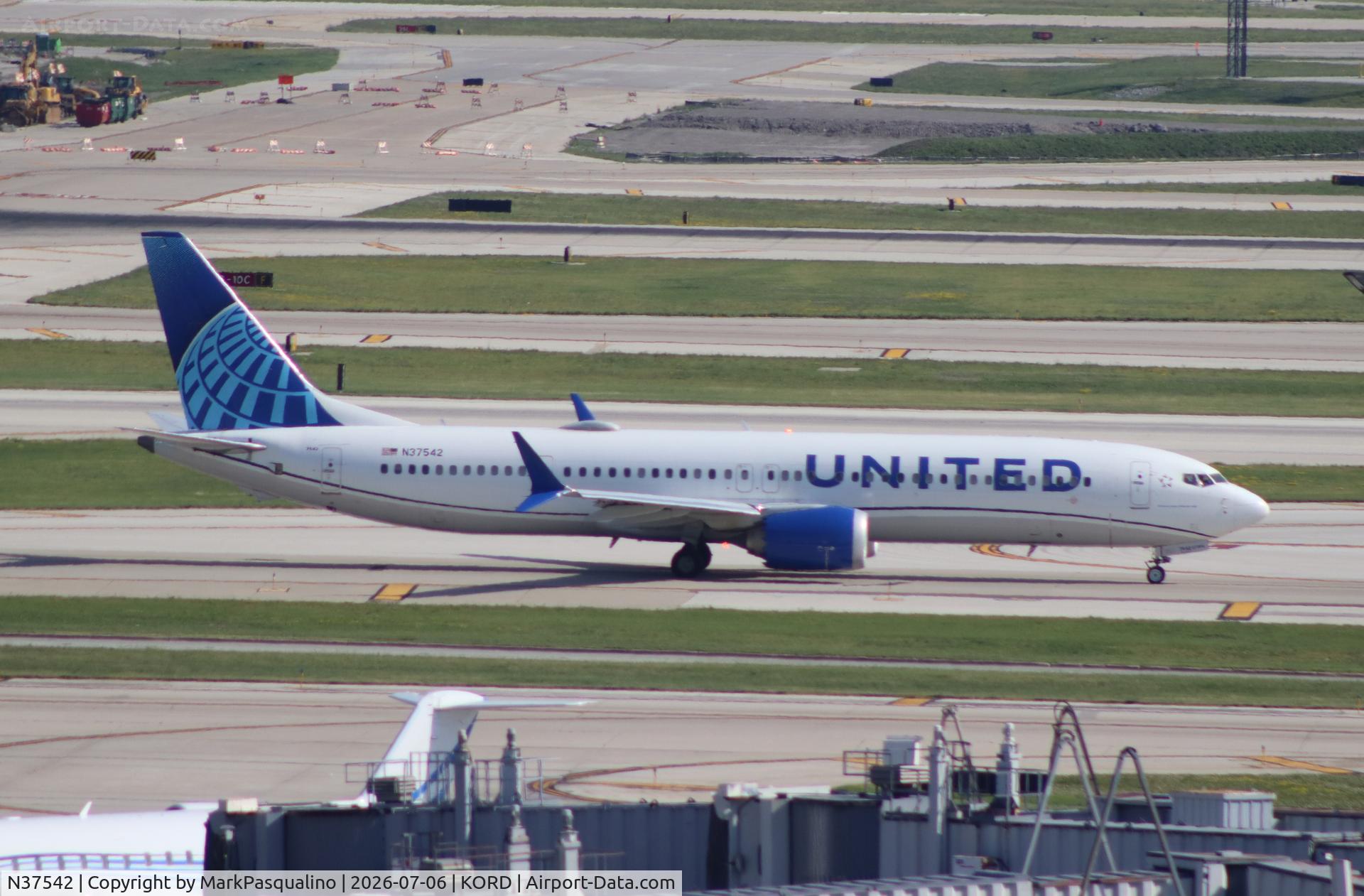 Aircraft N37542, 2022 Boeing 737-9 MAX, c/n 64470 l/n 8407, Boeing 737-9 MAX, at KORD, photo by MarkPasqualino