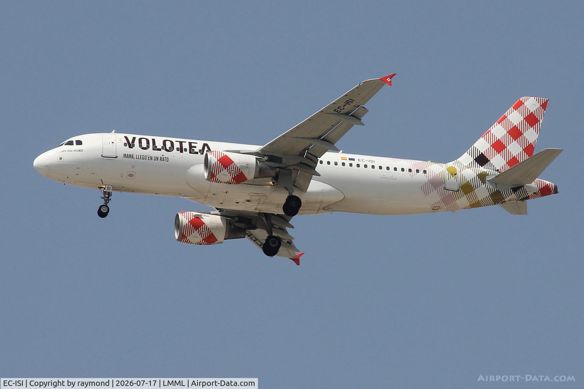 EC-ISI, 2003 Airbus A320-214, c/n 2123, Airbus A320-214 reg EC-ISI of Volotea on approach for RW13 landing in Malta.