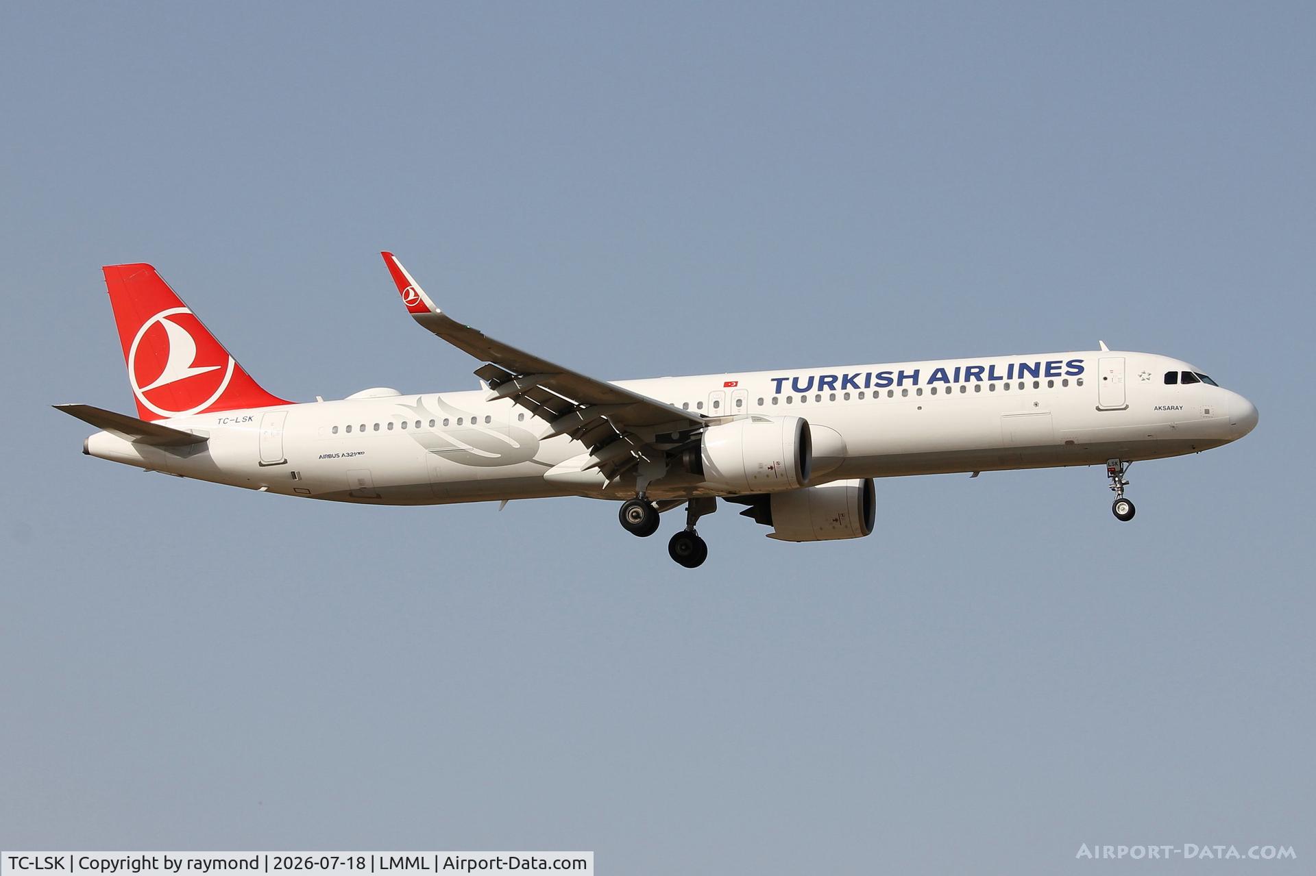TC-LSK, 2019 Airbus A321-271NX, c/n 9082, Airbus A321-271NX reg TC-LSK of Turkish Airlines on final approach for RW31 Malta.