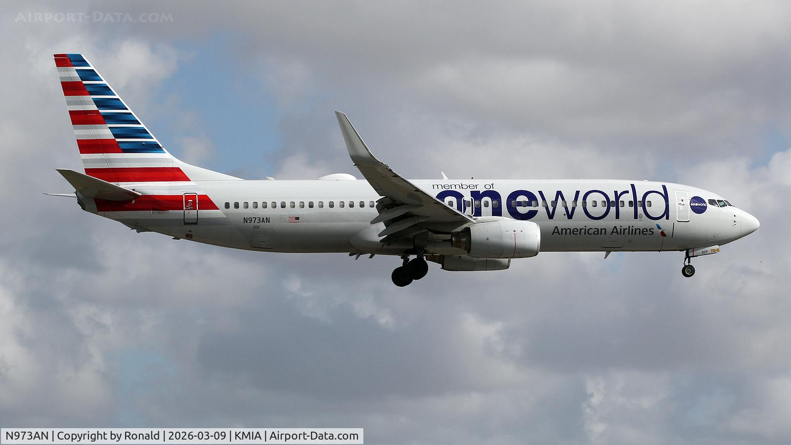 N973AN, 2001 Boeing 737-823, c/n 29548, at mia