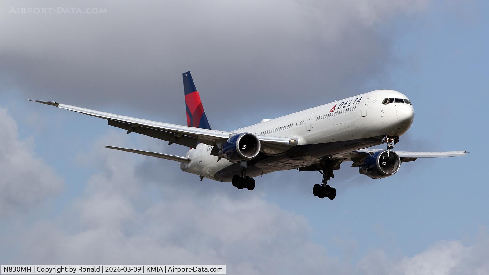 N830MH, 2000 Boeing 767-432/ER, c/n 29701, at mia