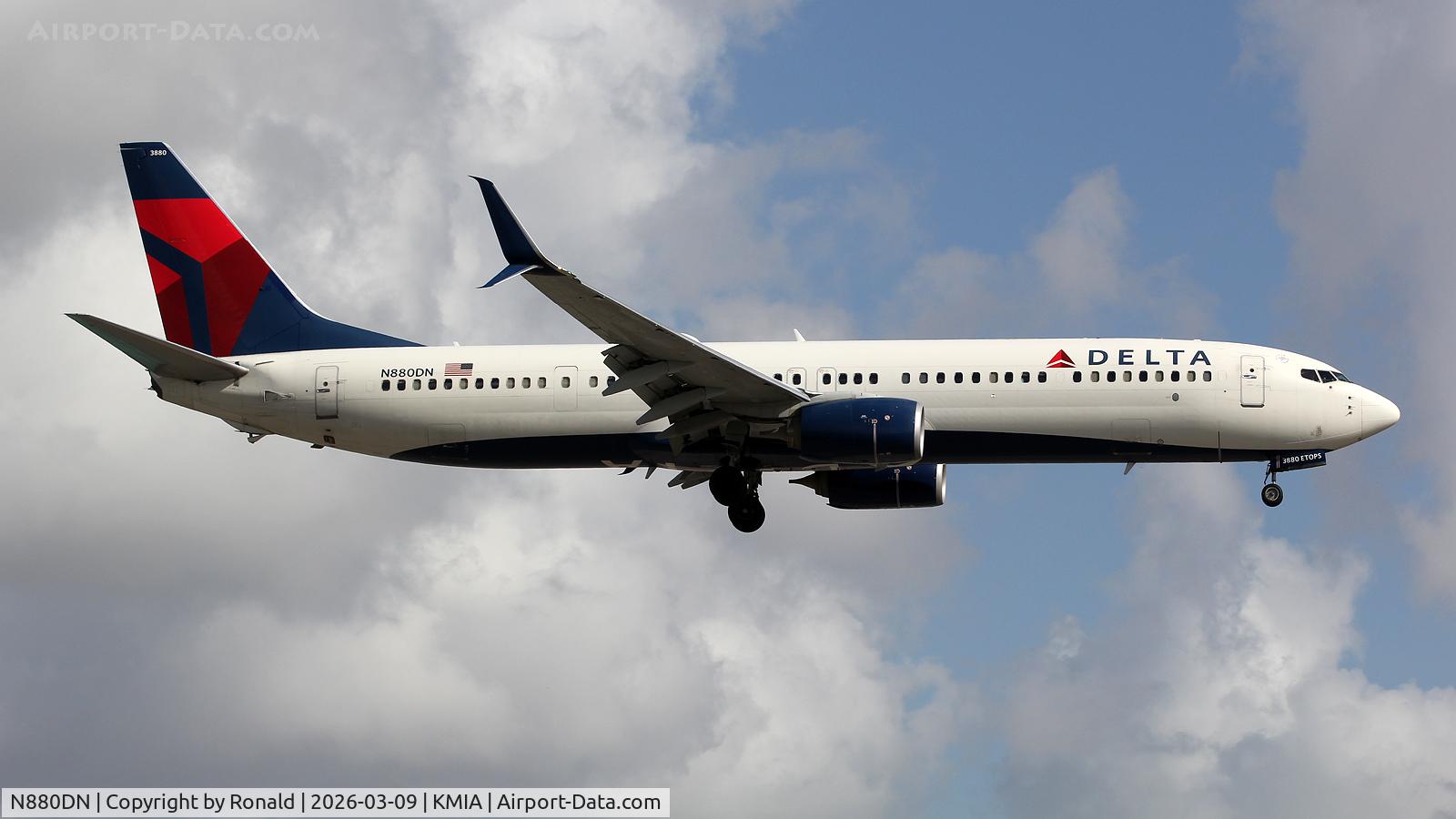 N880DN, Boeing 737-900ER, c/n 31991, at mia