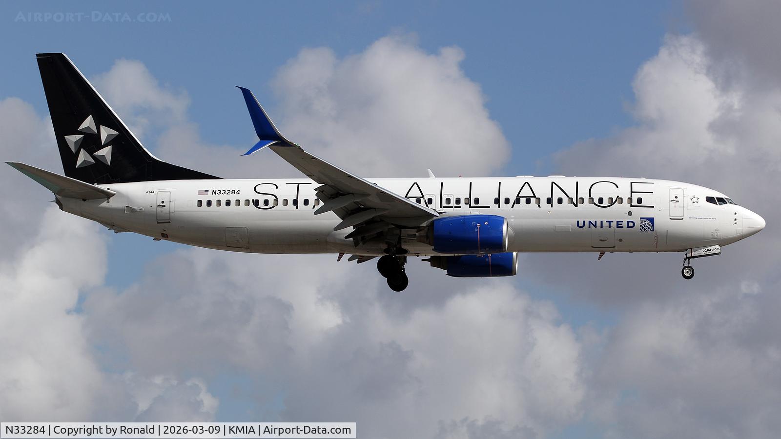 N33284, 2004 Boeing 737-824, c/n 31635, at mia
