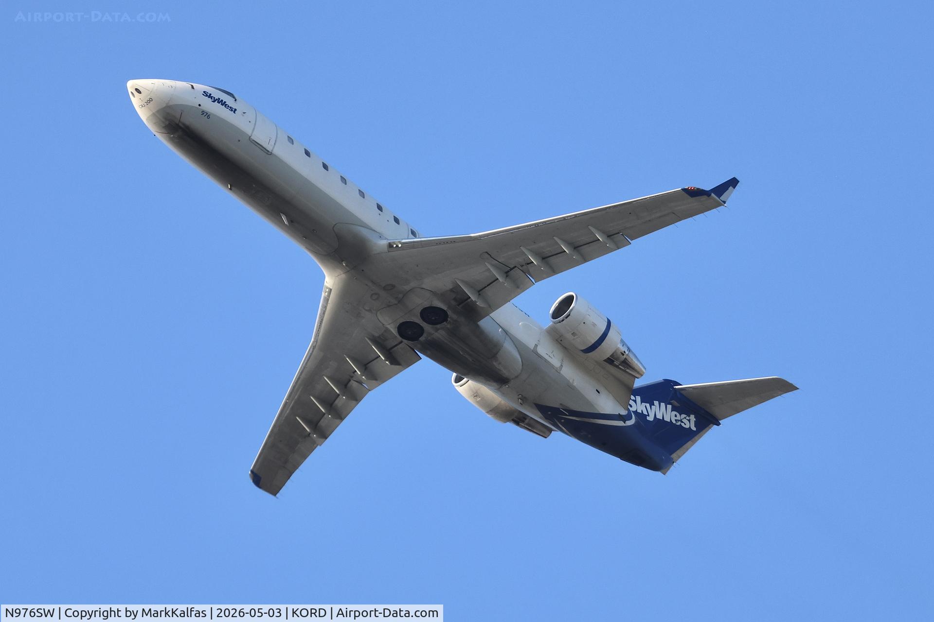 N976SW, 2004 Bombardier CRJ-100ER (CL-600-2B19), c/n 7952, CRJ2 SkyWest / United Express Bombardier CRJ-100ER, N976SW departing 28R KORD