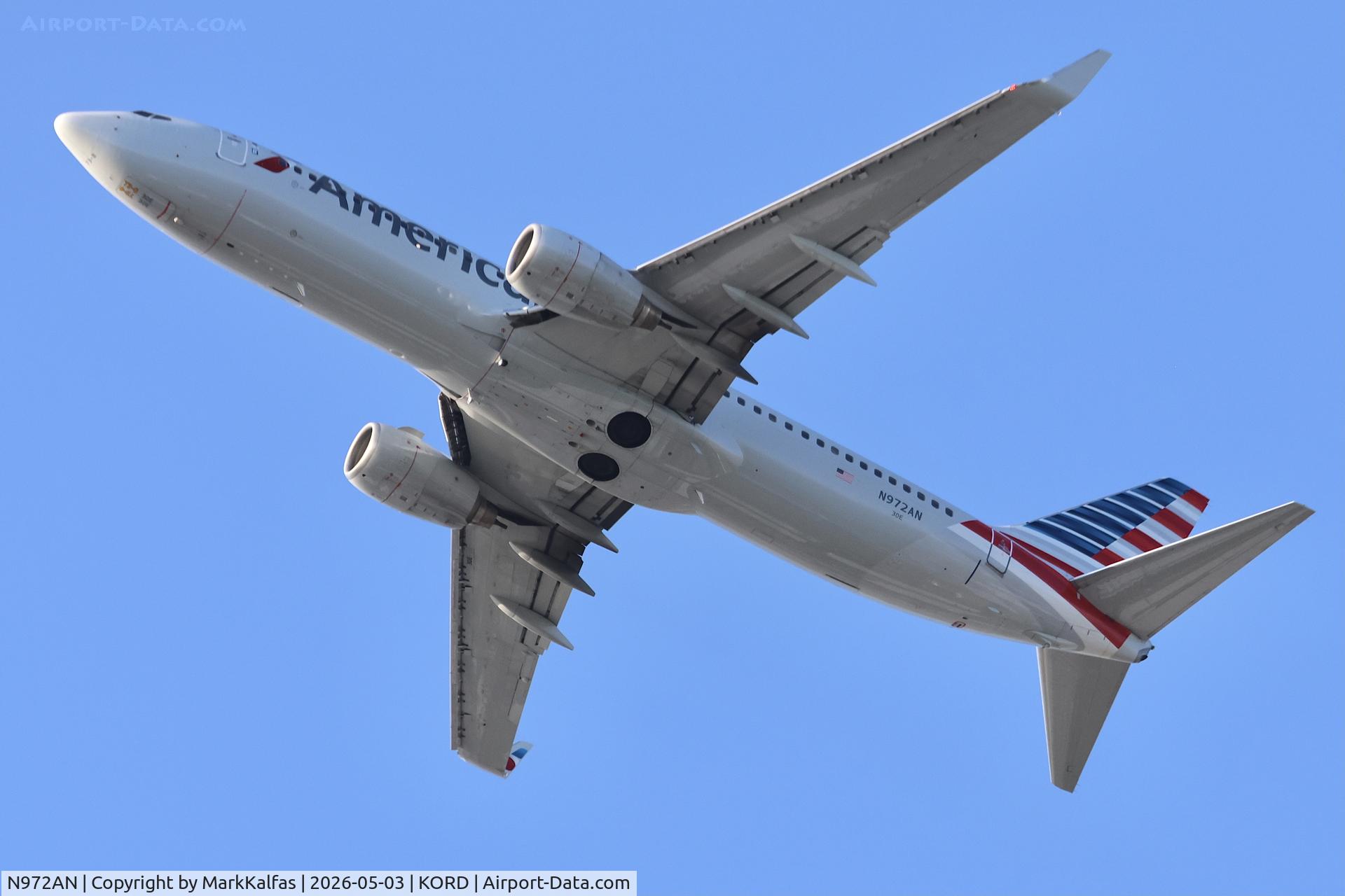 N972AN, 2001 Boeing 737-823, c/n 30097, B738 American Boeing 737-823, N972AN departing 28R KORD