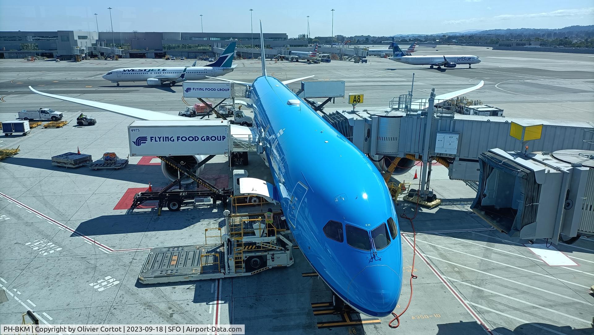 PH-BKM, 2023 Boeing 787-10 Dreamliner, c/n 60297 l/n 1118, 2023