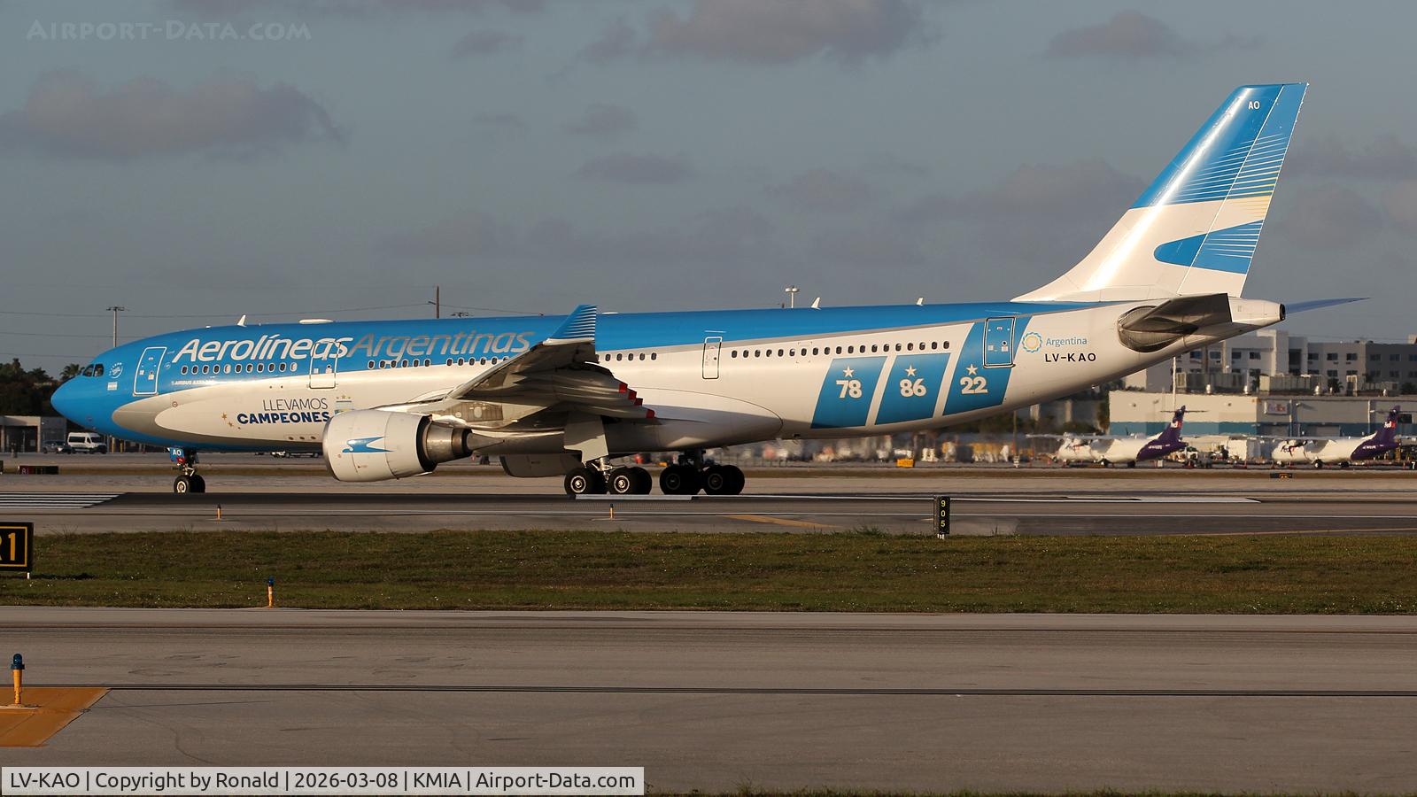 LV-KAO, 2008 Airbus A330-202, c/n 0899, at mia