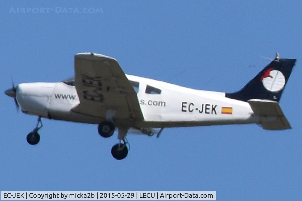 EC-JEK, 1975 Piper PA-28-151 Cherokee Warrior, c/n 28-7515419, In flight
