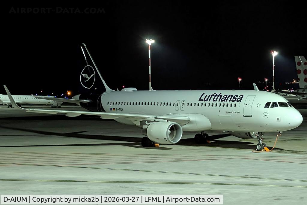 D-AIUM, 2015 Airbus A320-214, c/n 6577, Parked