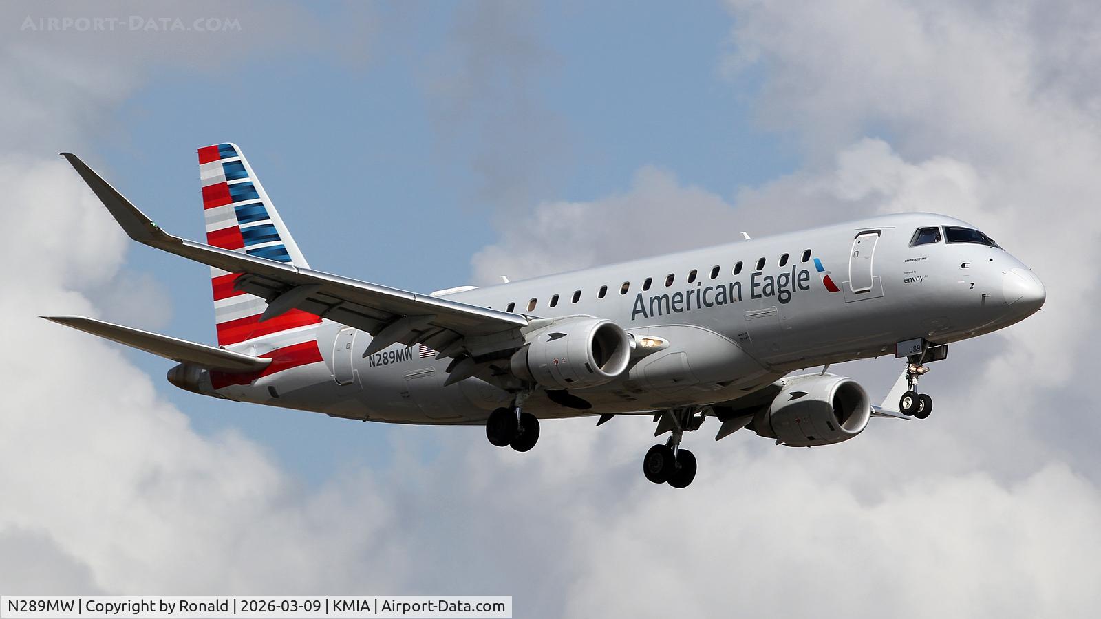 N289MW, 2019 Embraer 175LR (ERJ-170-200LR), c/n 17000840, at mia