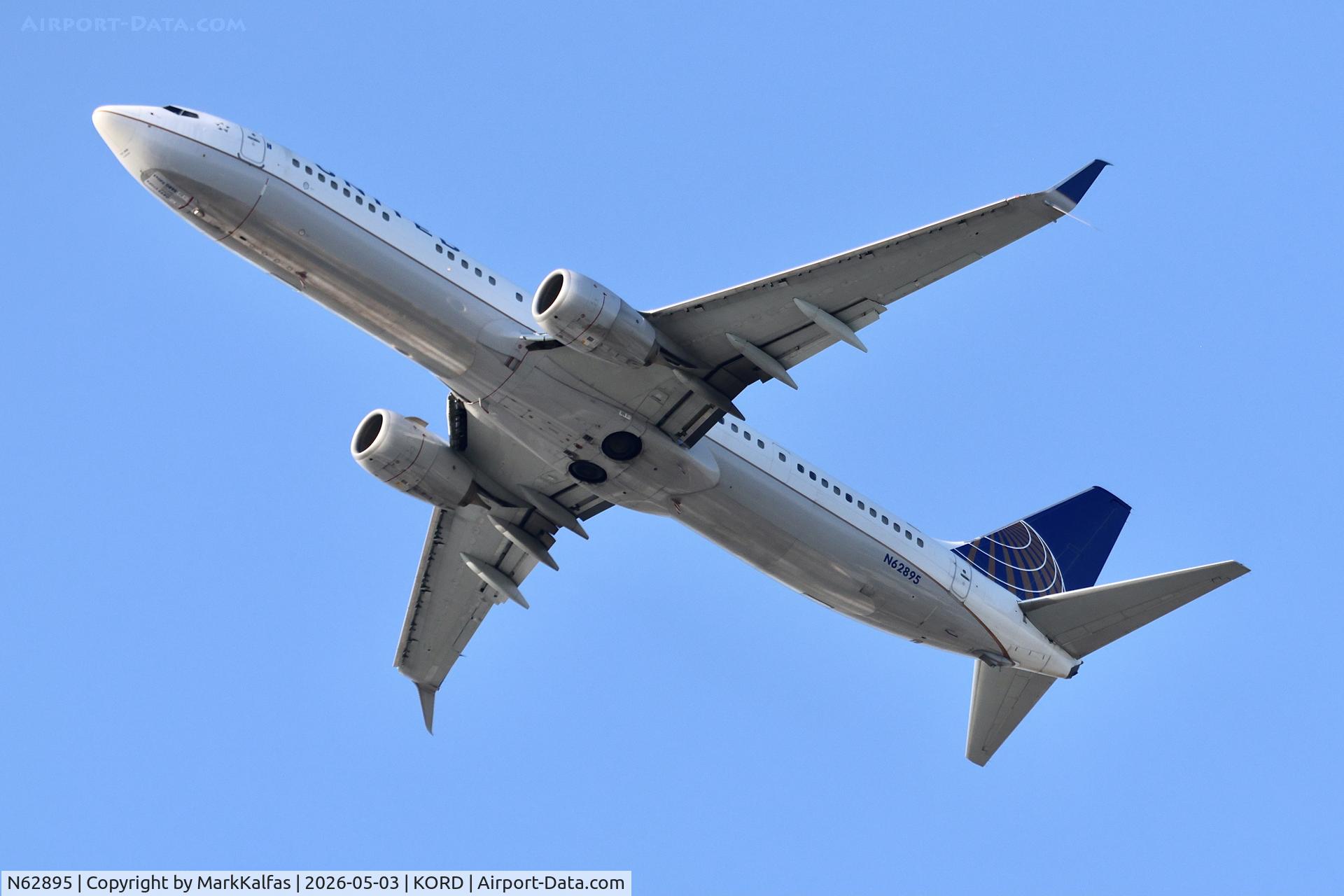Aircraft N62895, 2016 Boeing 737-924/ER, c/n 62769 l/n 6105, B739 United Airlines BOEING 737-924ER N62895 departing 28R KORD, at KORD, photo by MarkKalfas