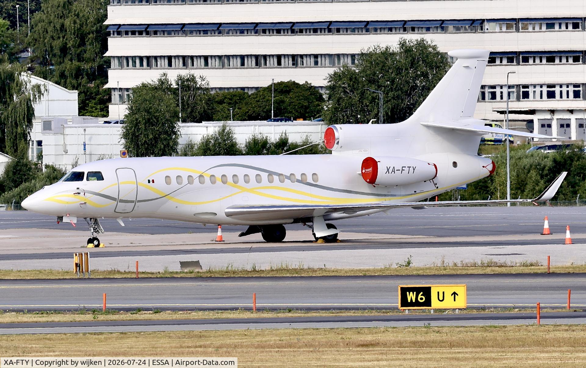 XA-FTY, 2015 Dassault Falcon 7X, c/n 266, Ramp M