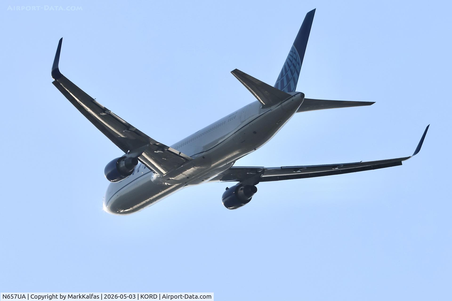 N657UA, 1993 Boeing 767-322, c/n 27112 l/n 479, B763 United Airlines Boeing 767-322 N657UA departing 28R KORD