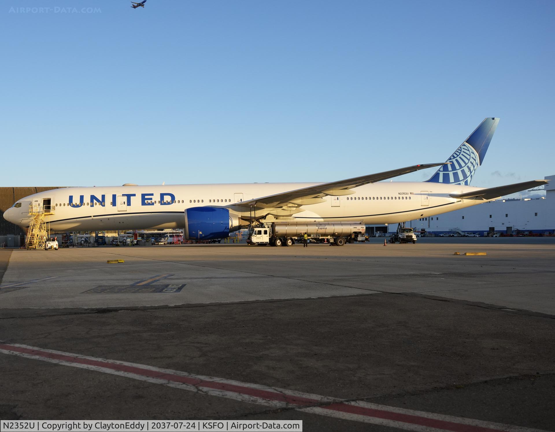 N2352U, 2020 Boeing 777-300/ER, c/n 66592 l/n 1648, SFO 2026
