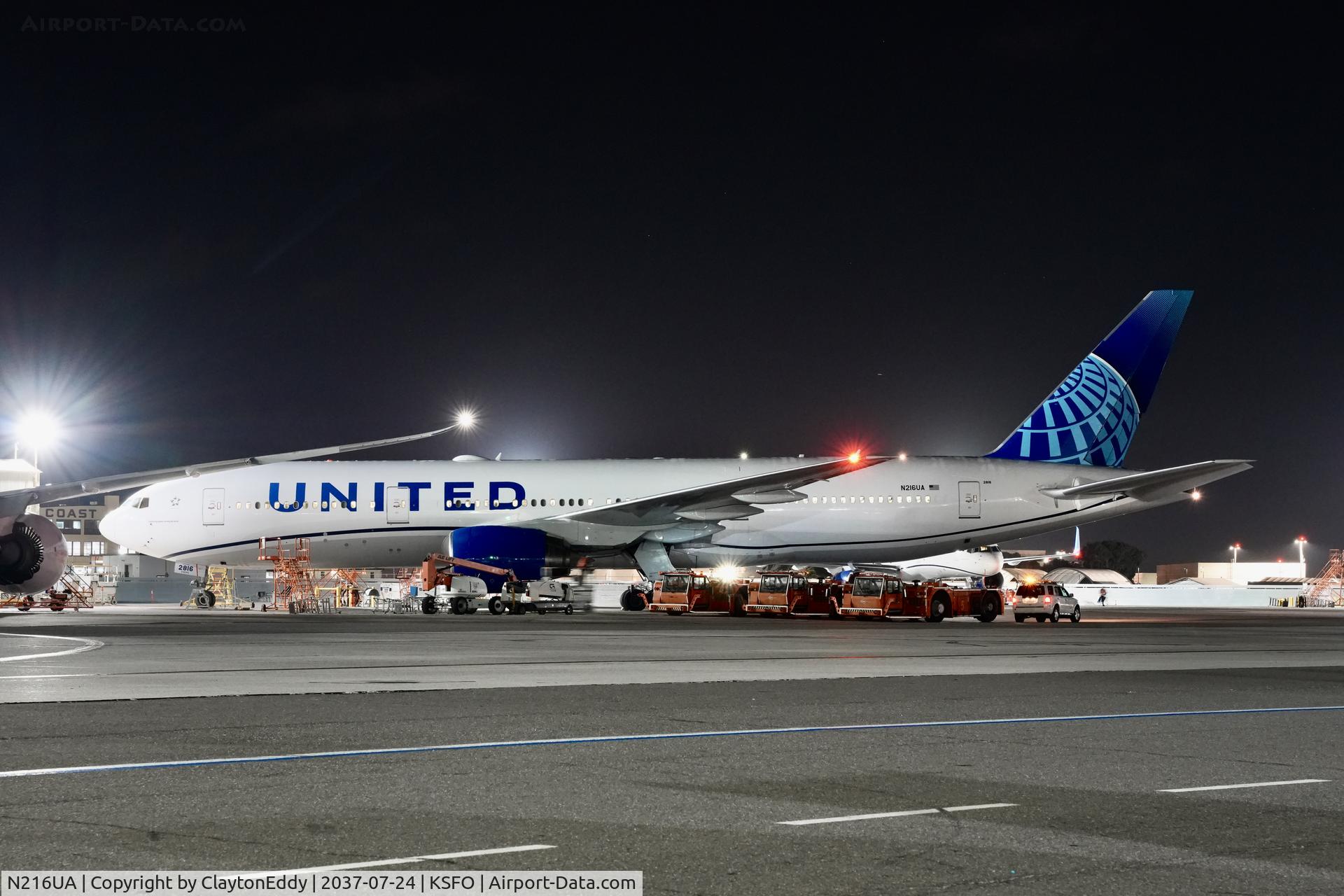 N216UA, 2000 Boeing 777-222, c/n 30549, SFO 2026