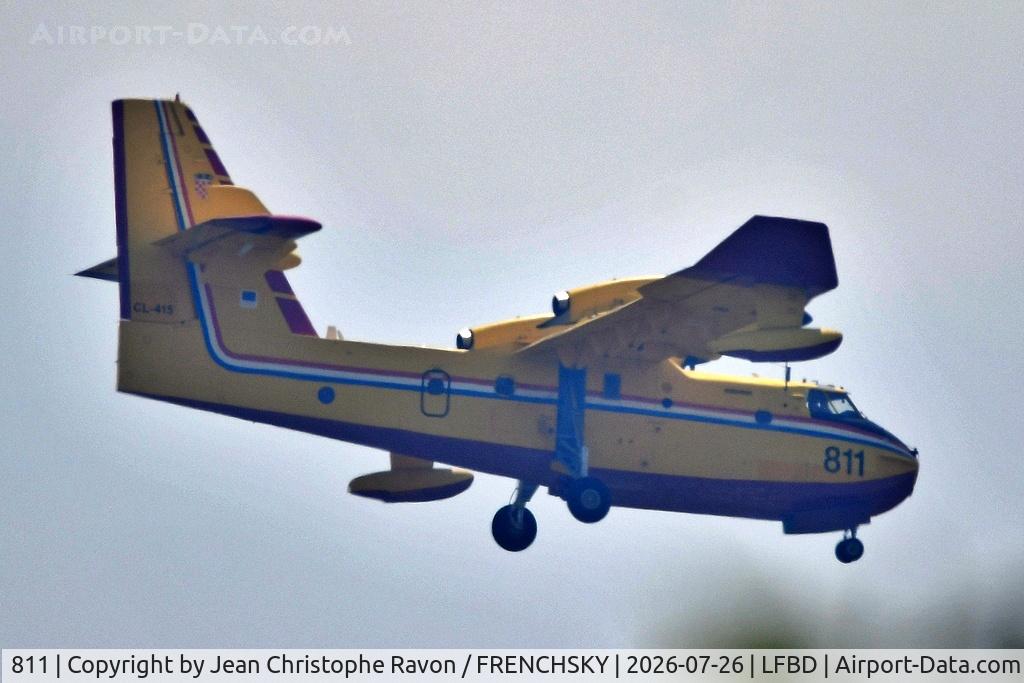 811, Canadair CL-215-6B11 CL-415, c/n 2075, Bordeaux - Arés - Le Porge - Lacanau' fires