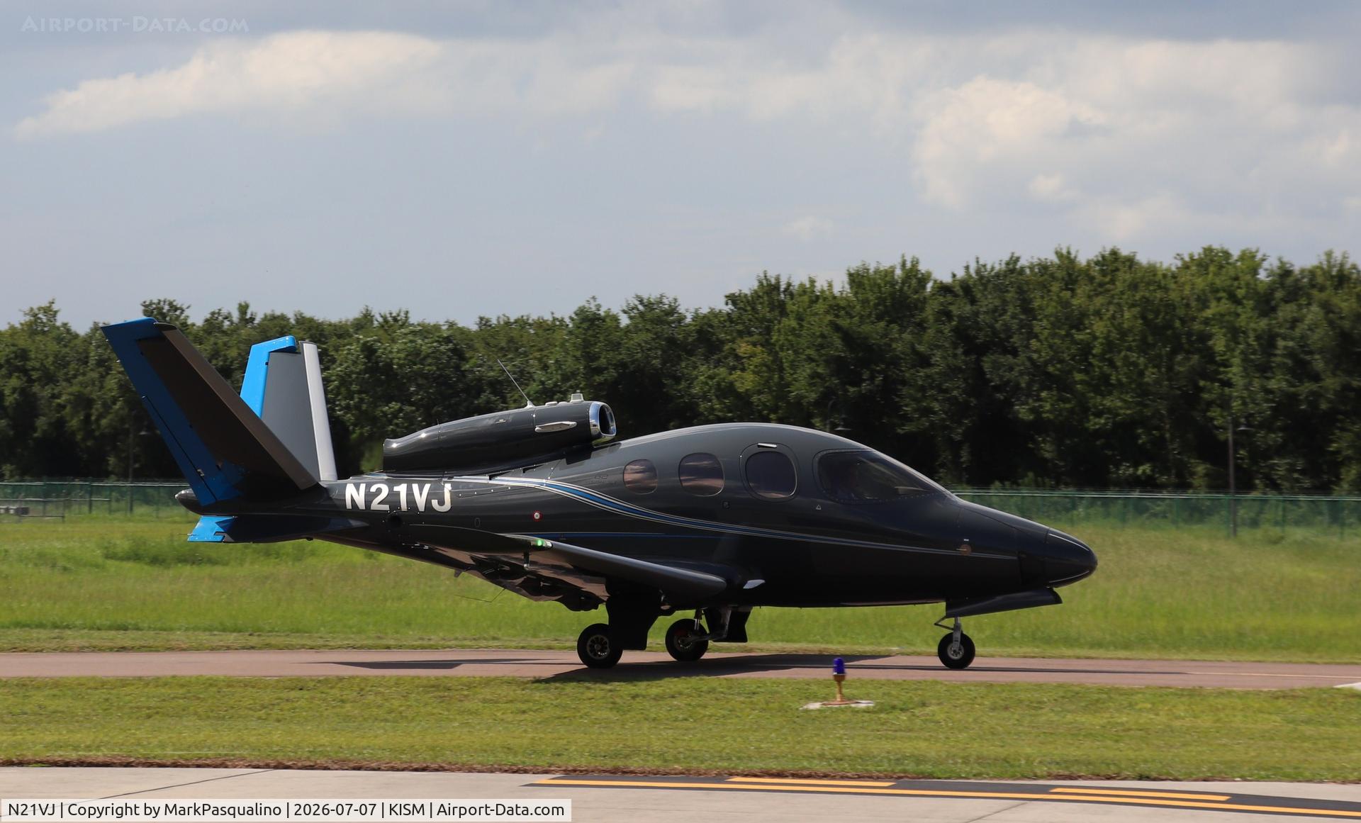 Aircraft N21VJ, 2020 Cirrus SF50 Vision, c/n 0240, Cirrus SF50, at KISM, photo by MarkPasqualino