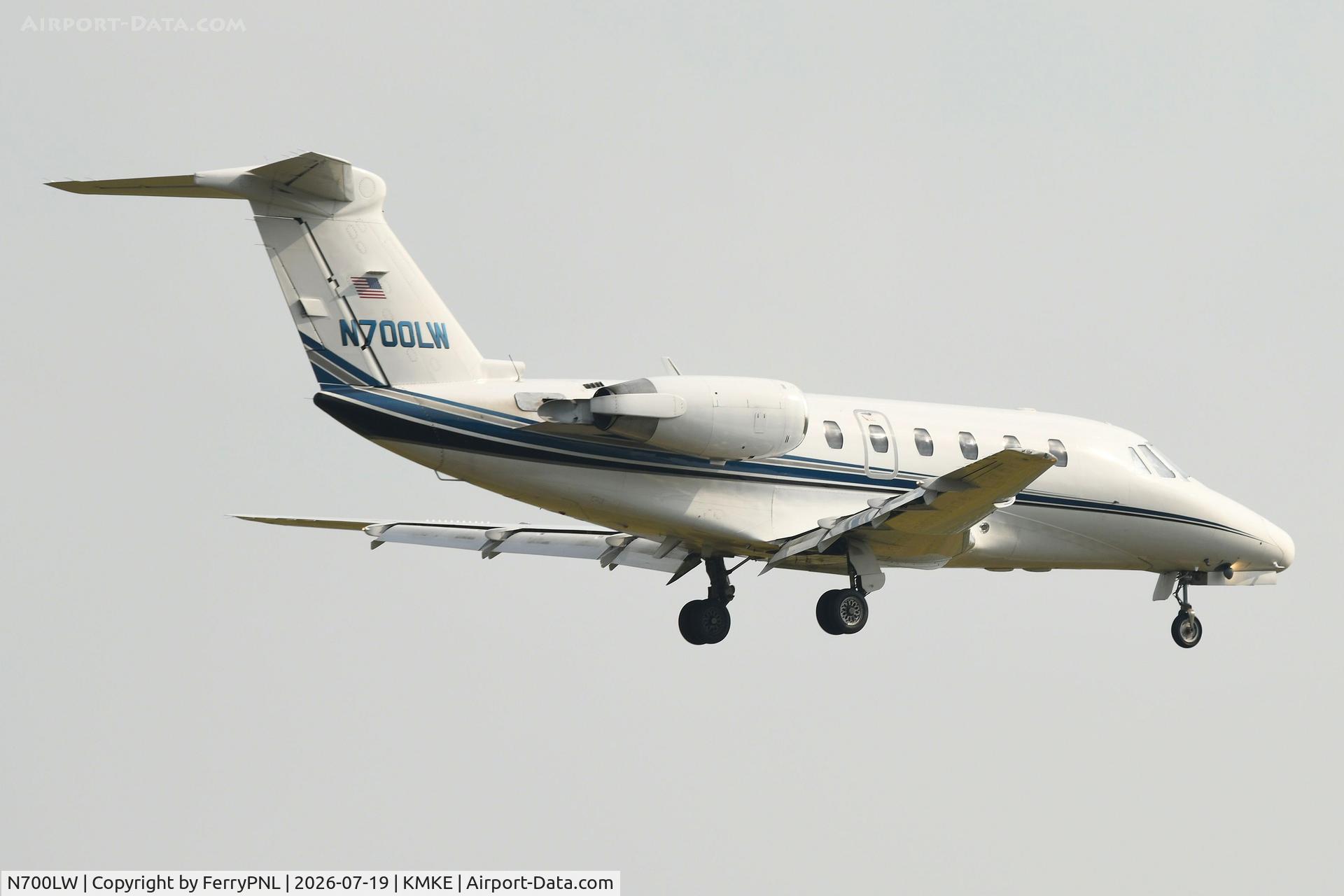 Aircraft N700LW, 1986 Cessna 650 Citation III, c/n 650-0125, Aircraft Resource Center Ce650, at KMKE, photo by FerryPNL
