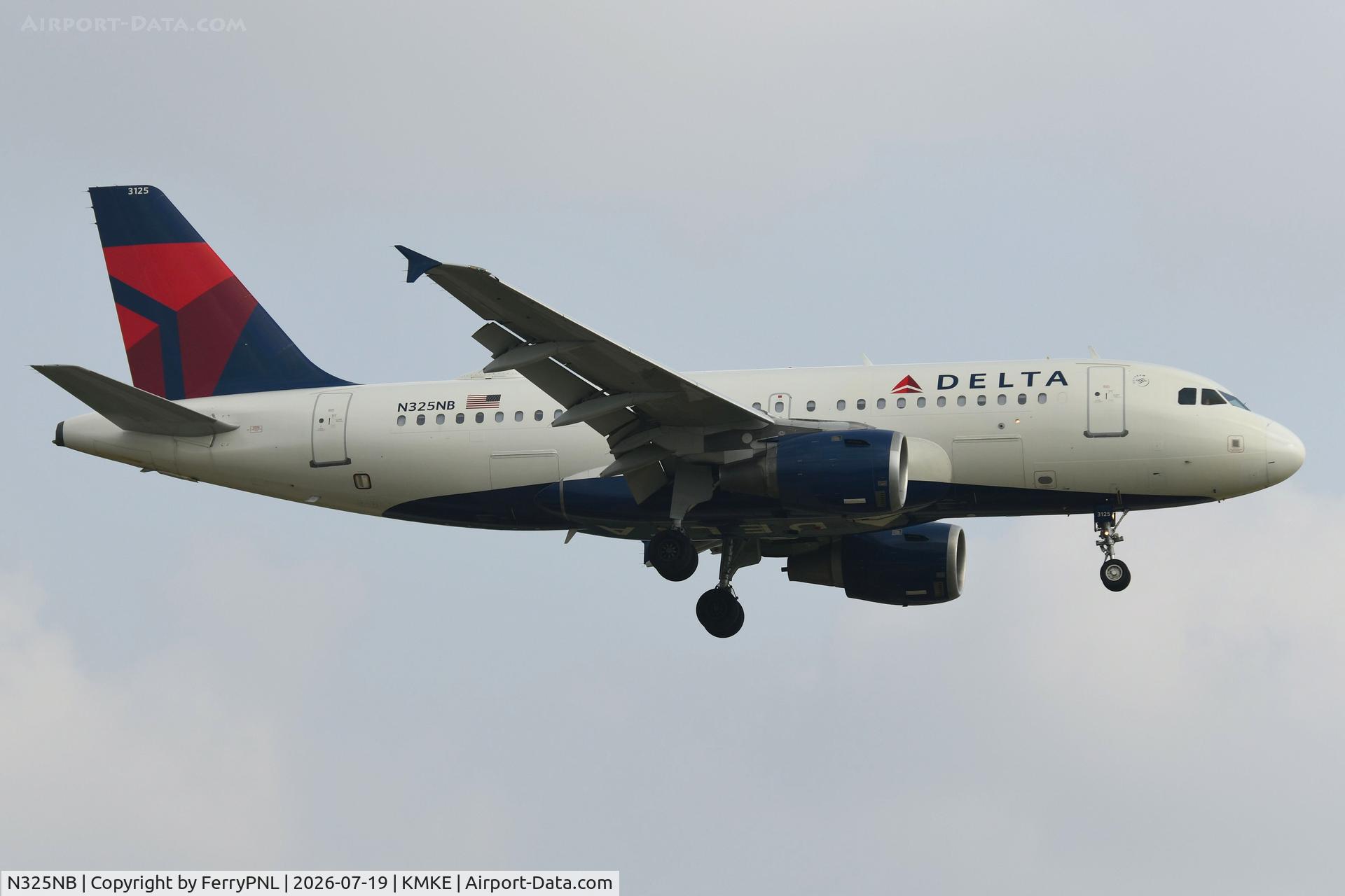 Aircraft N325NB, 2001 Airbus A319-114, c/n 1483, Delta A319, at KMKE, photo by FerryPNL