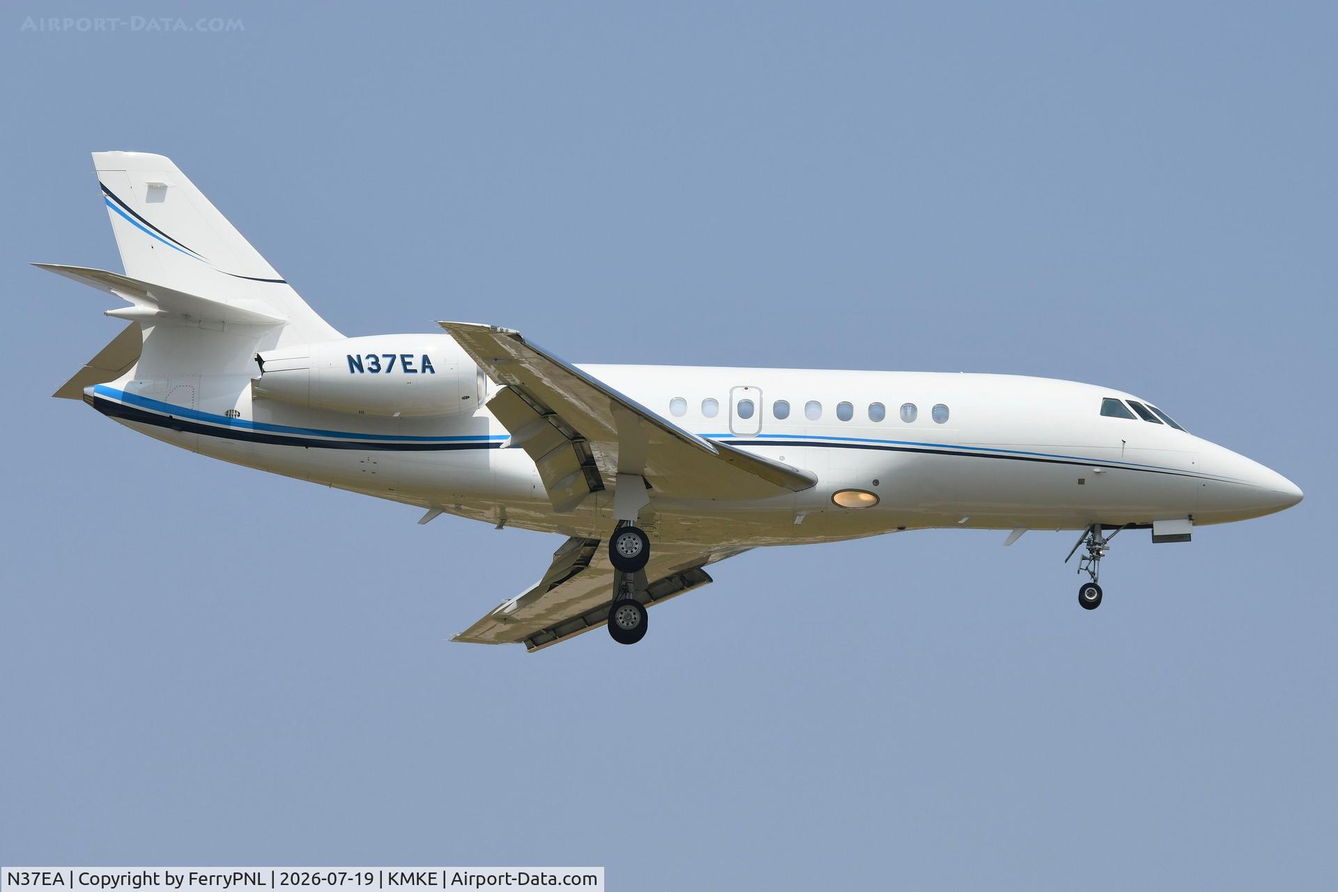 Aircraft N37EA, 2005 Dassault Falcon 2000EX, c/n 58, Neurosurgery & Endovascular Association DA2000EX, at KMKE, photo by FerryPNL