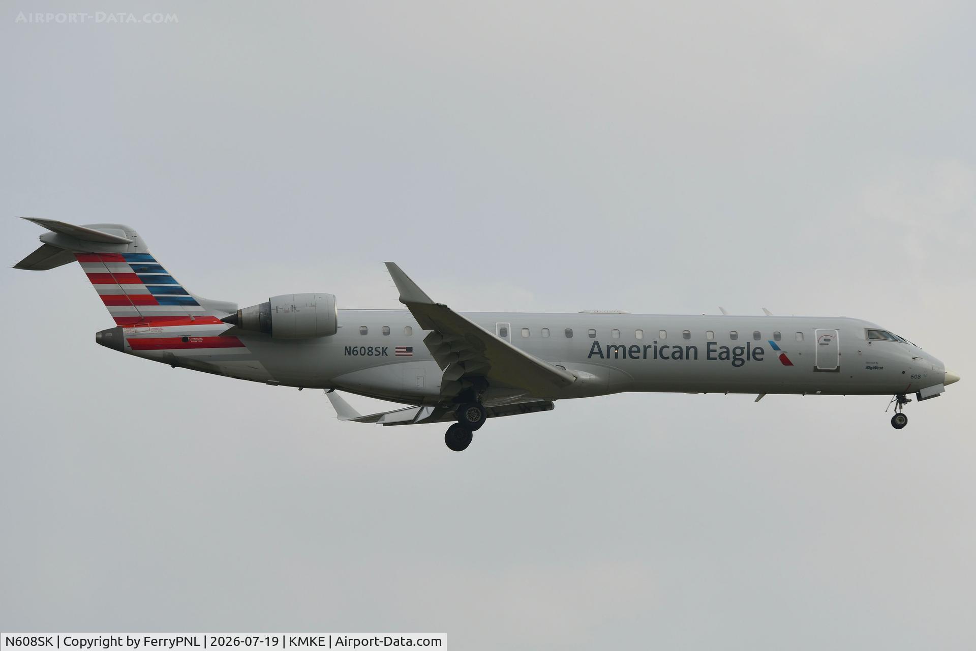 Aircraft N608SK, 2006 Bombardier CRJ-700 (CL-600-2C10) Regional Jet, c/n 10252, Eagle CL700 landing, at KMKE, photo by FerryPNL