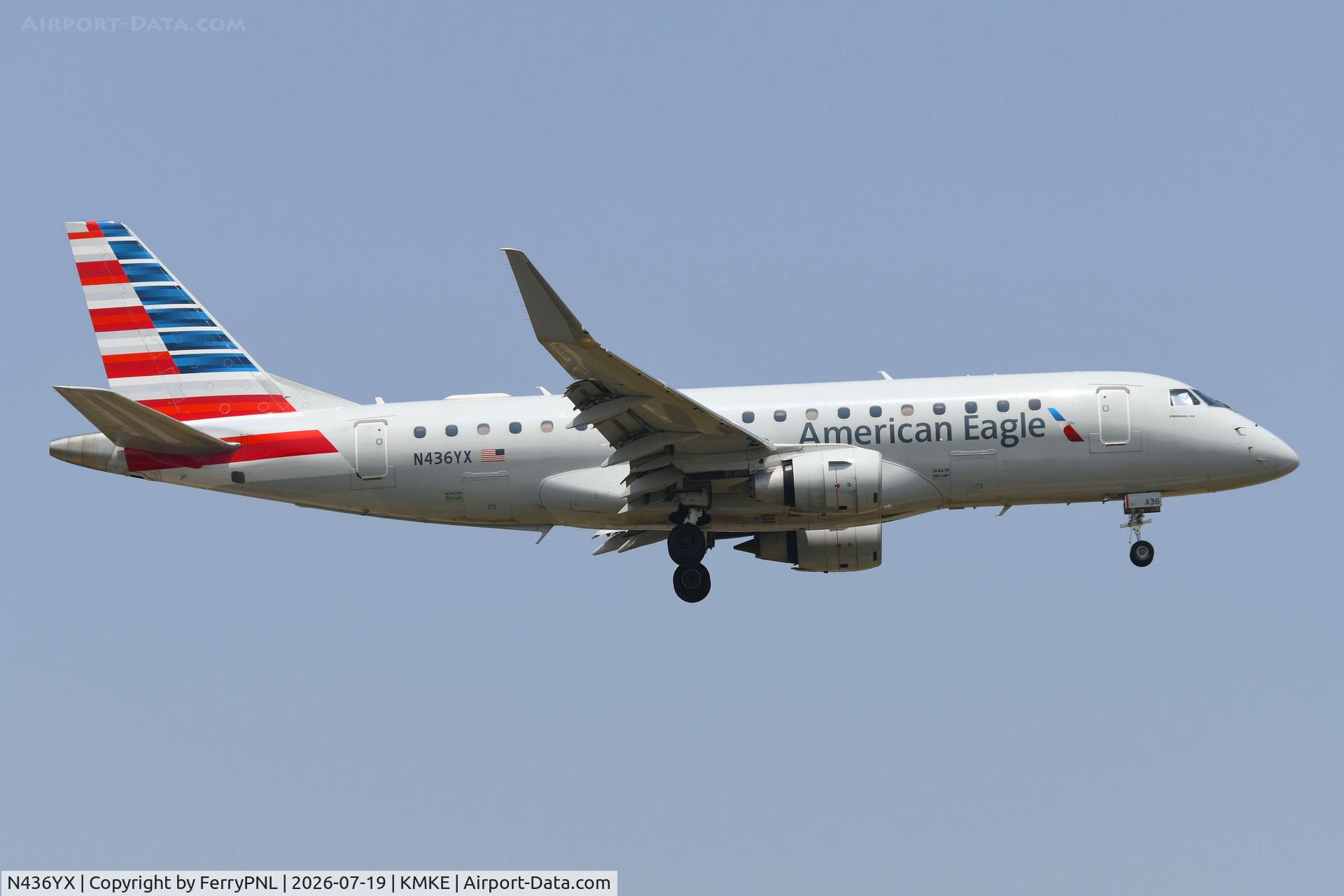 Aircraft N436YX, 2014 Embraer 175LR (ERJ-170-200LR), c/n 17000424, American Eagle ERJ175 on short finals, at KMKE, photo by FerryPNL