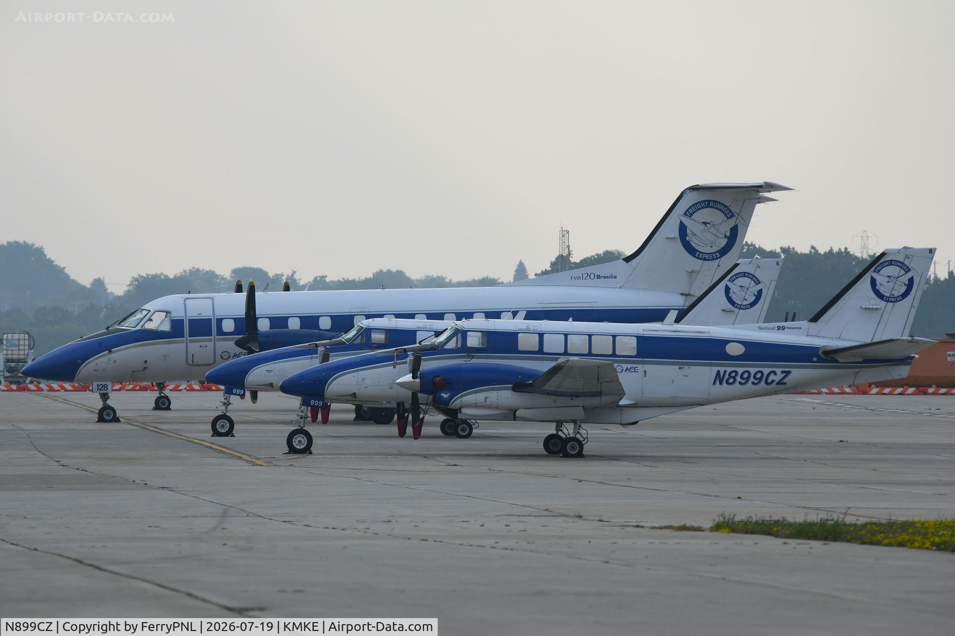 Aircraft N899CZ, 1969 Beech 99A, c/n U-96, Freight Runners, at KMKE, photo by FerryPNL