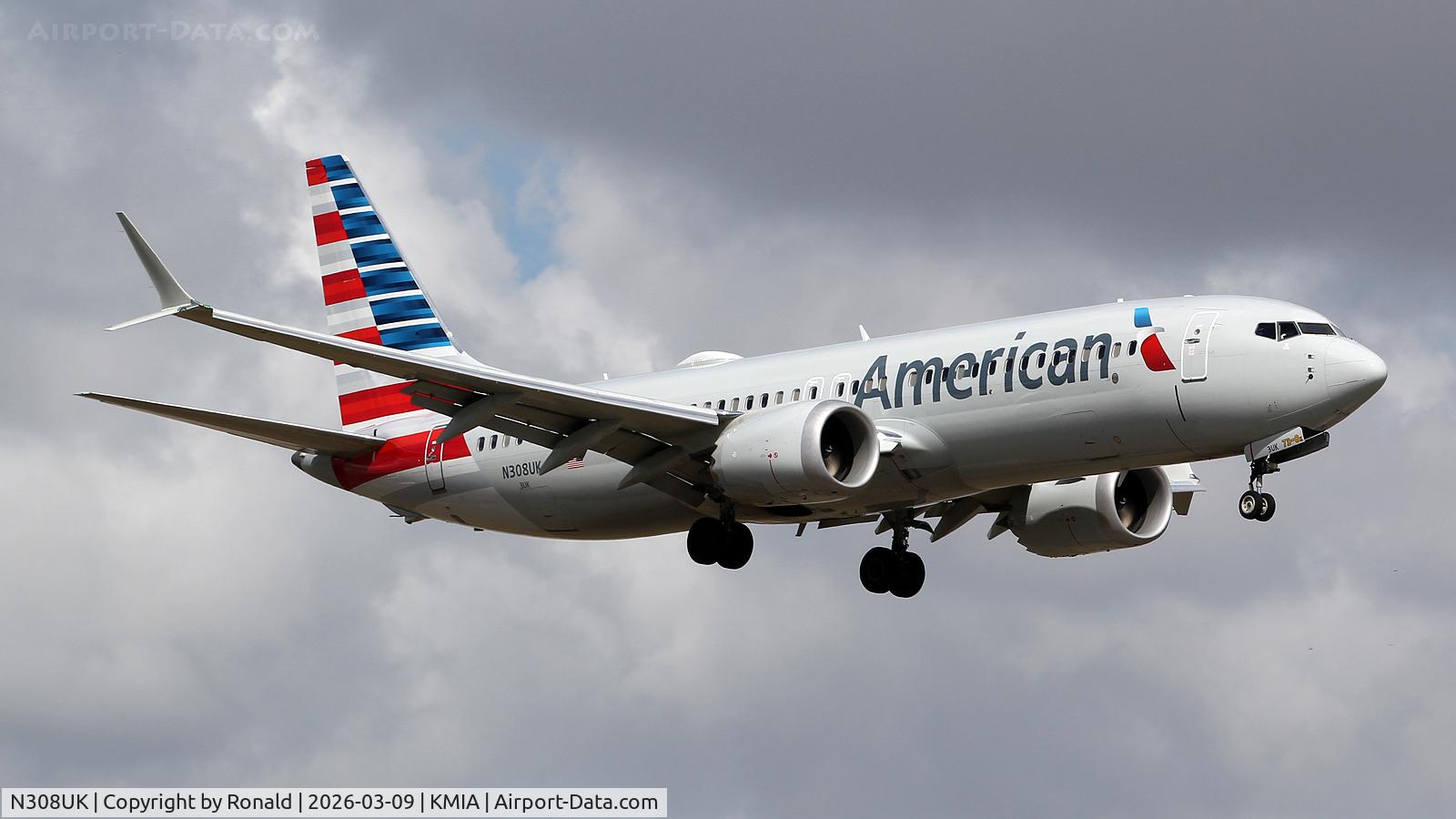 N308UK, 2013 Boeing 737-823, c/n 33229 l/n 4390, at mia