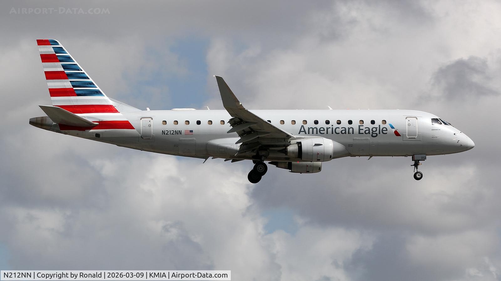 N212NN, 2015 Embraer 175LR (ERJ-170-200LR), c/n 17000504, at mia