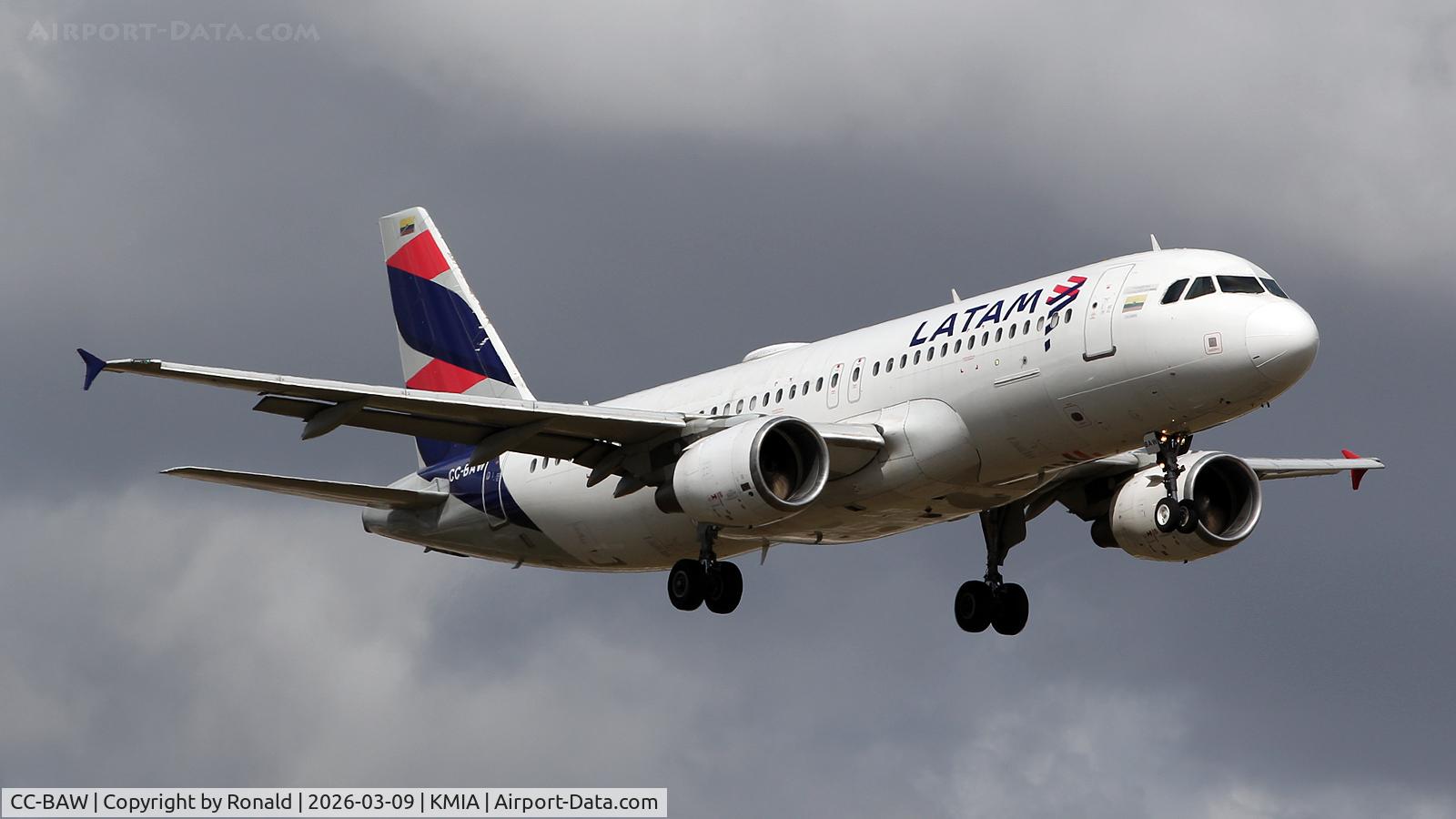 CC-BAW, 2012 Airbus A320-214, c/n 5125, at mia