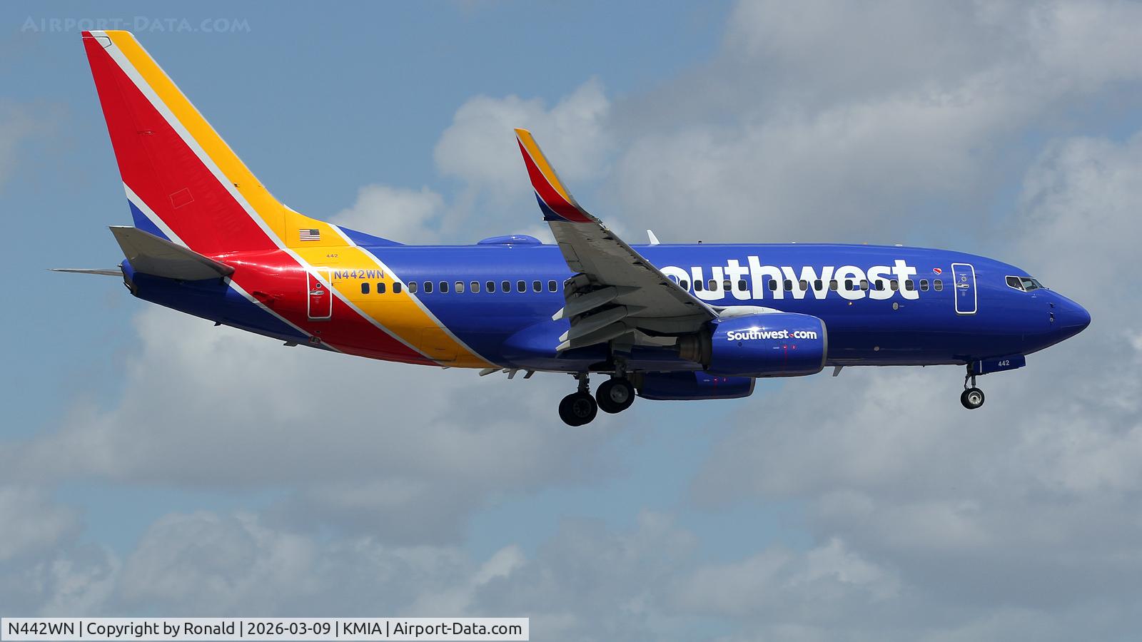 N442WN, 2003 Boeing 737-7H4, c/n 32459, at mia
