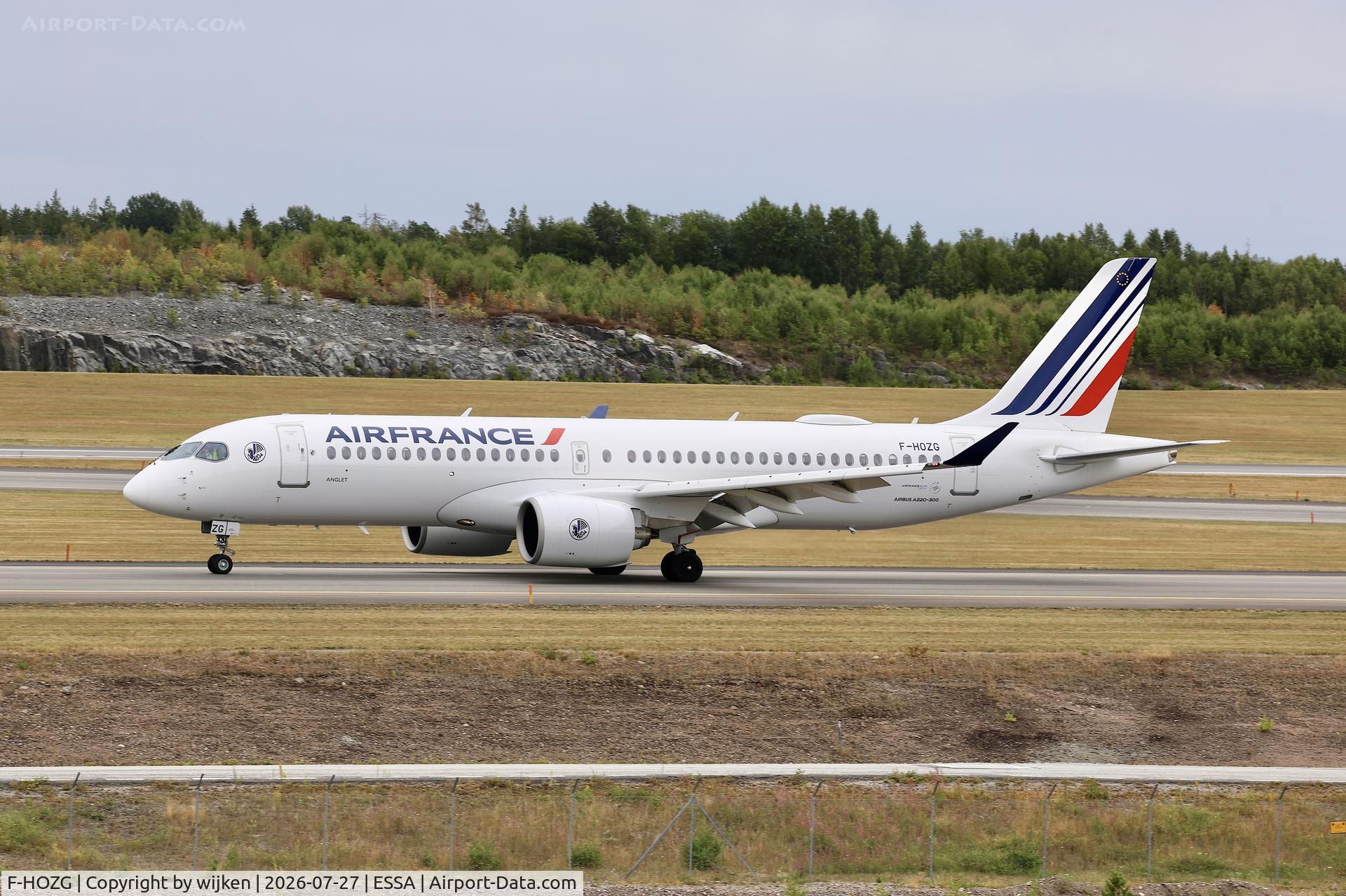 F-HOZG, 2026 Airbus A220-300, c/n 55453, TWY W