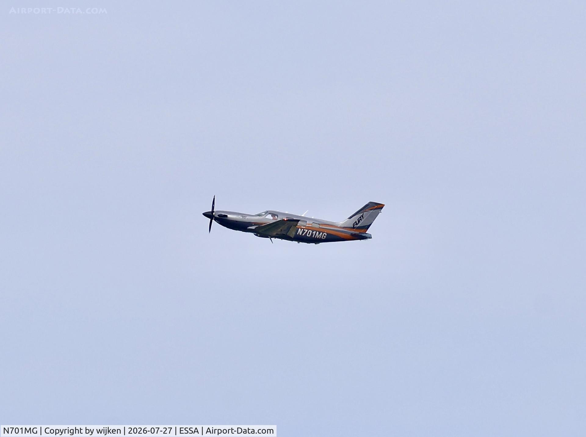 N701MG, 2025 Piper M700 Fury, c/n 46020048, Rwy 19R