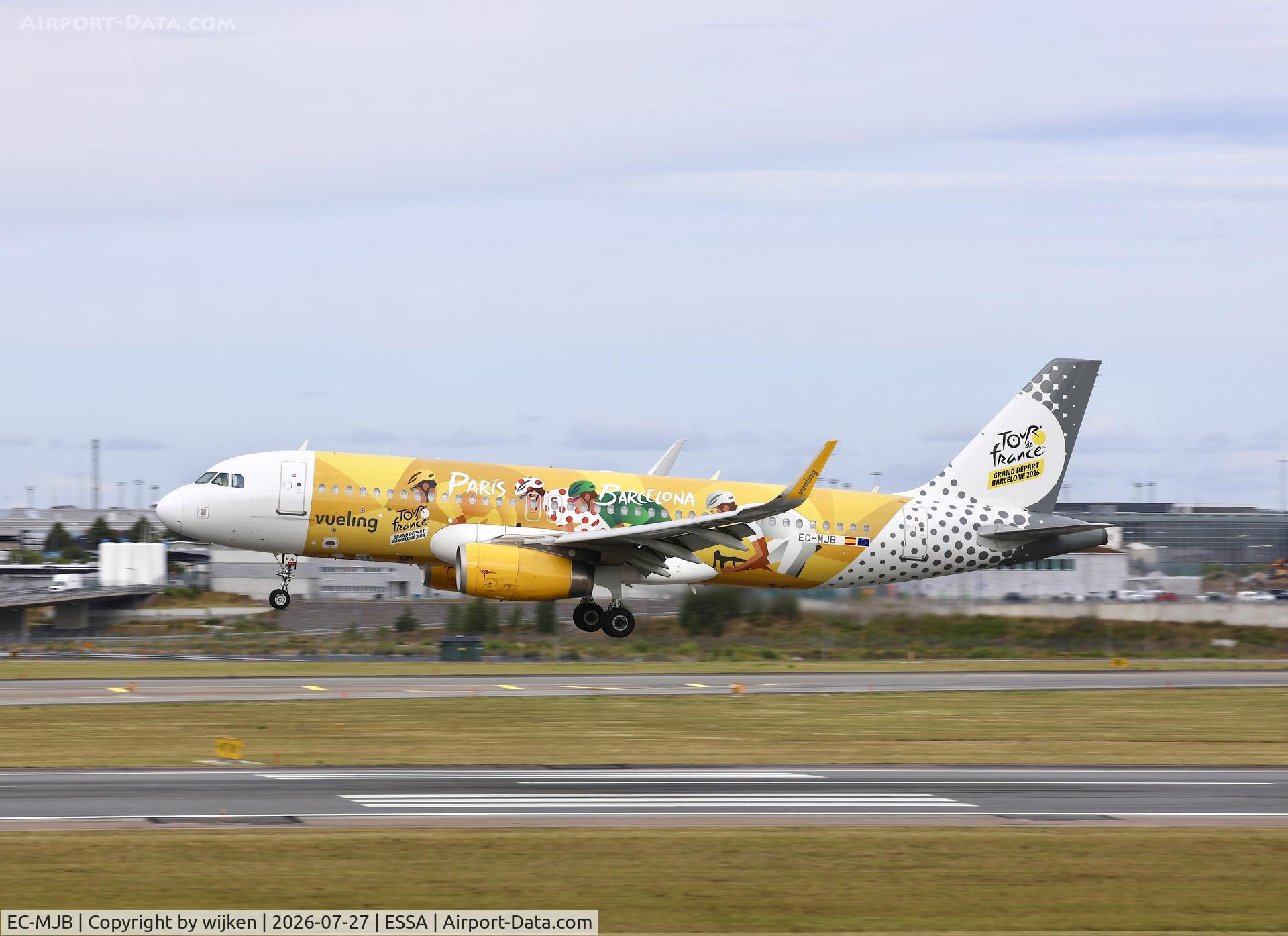 EC-MJB, 2015 Airbus A320-232, c/n 6883, Rwy 19L
