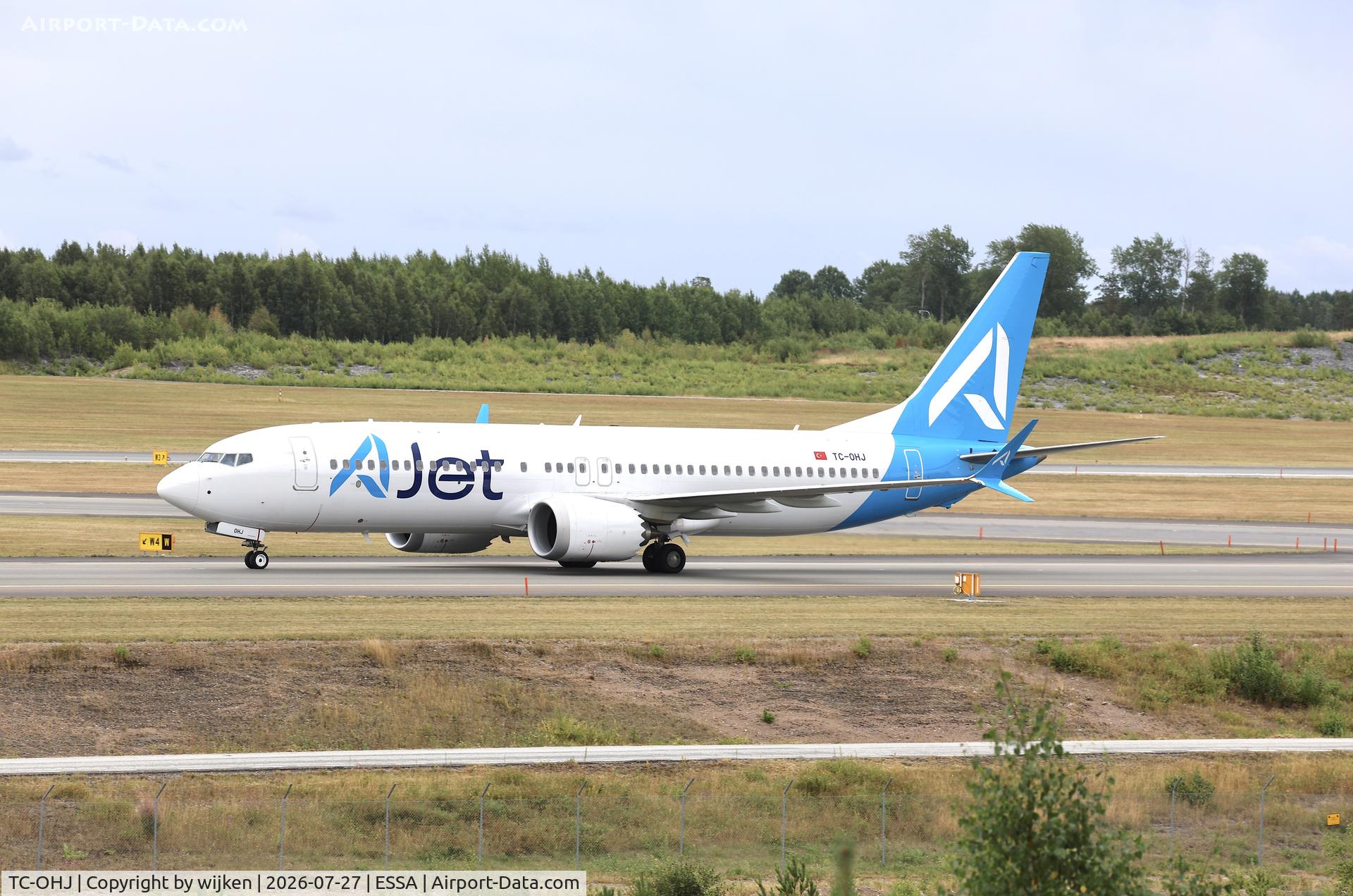 TC-OHJ, 2025 Boeing B-737-8 Max, c/n 66651 l/n 9459, Twy W
