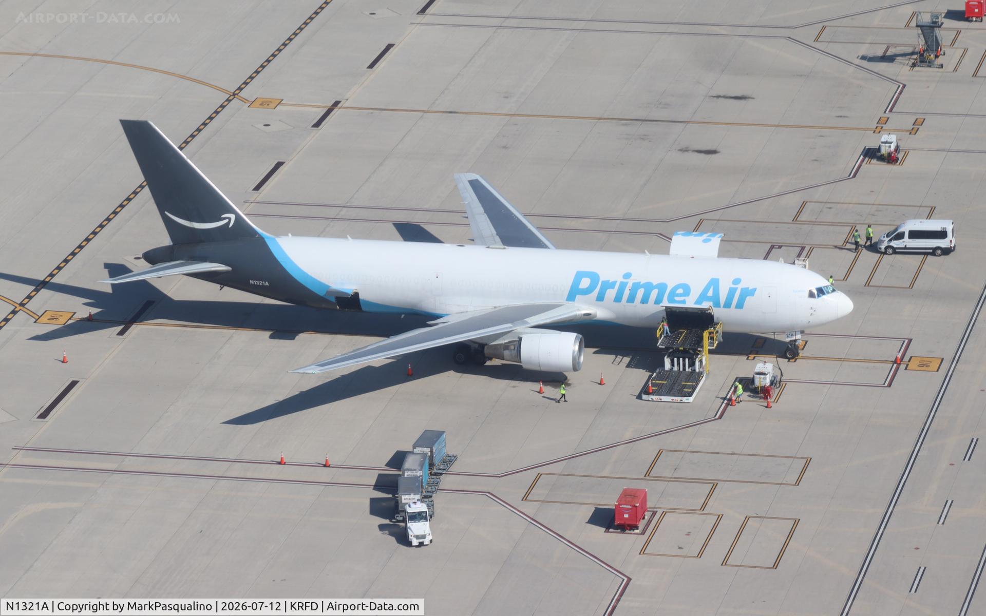N1321A, 1995 Boeing 767-306/ER, c/n 27957 l/n 587, Boeing 767-306/ER