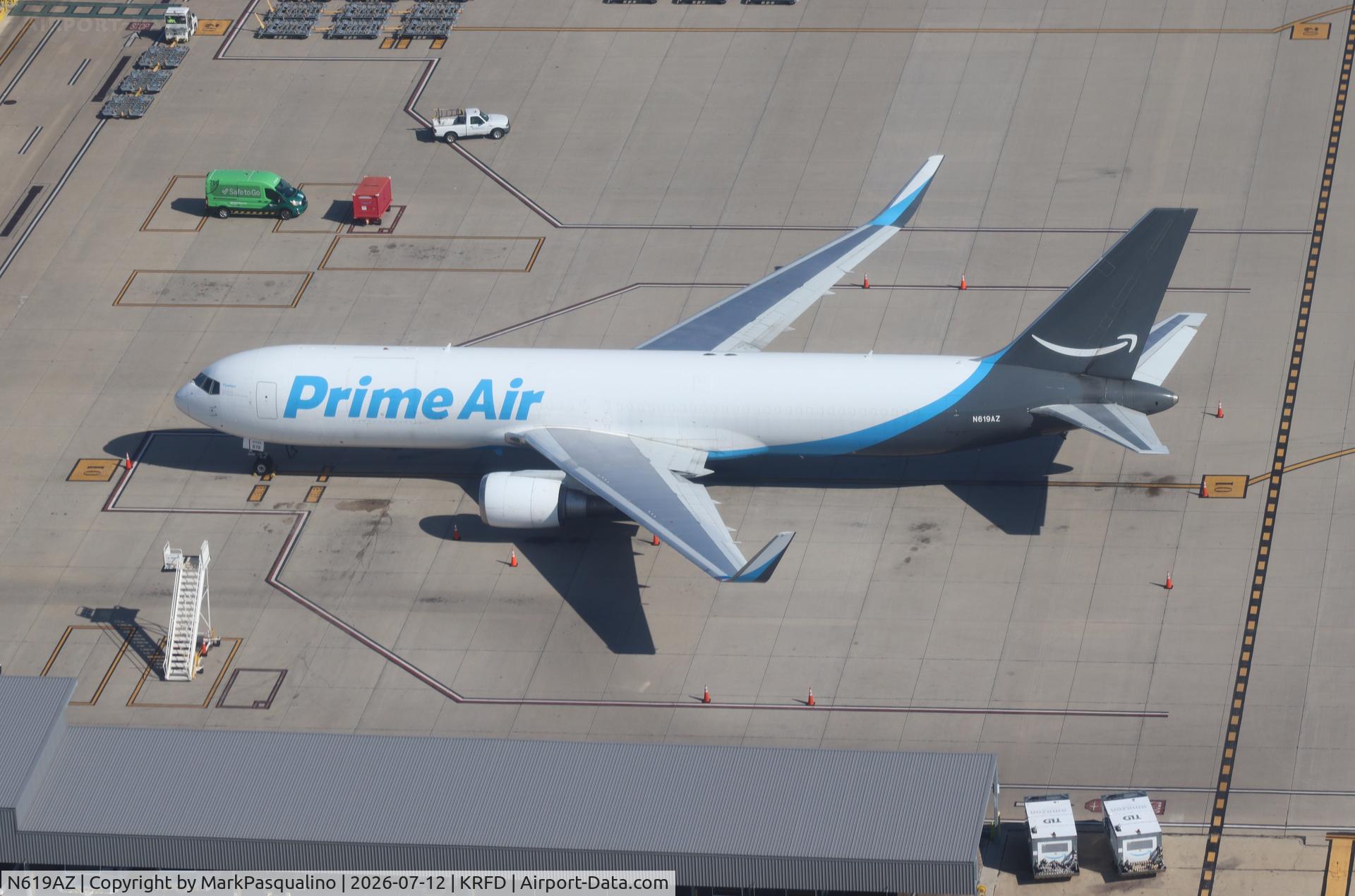 Aircraft N619AZ, 2000 Boeing 767-322/ER, c/n 30594 l/n 790, Boeing 767-306/ER, at KRFD, photo by MarkPasqualino