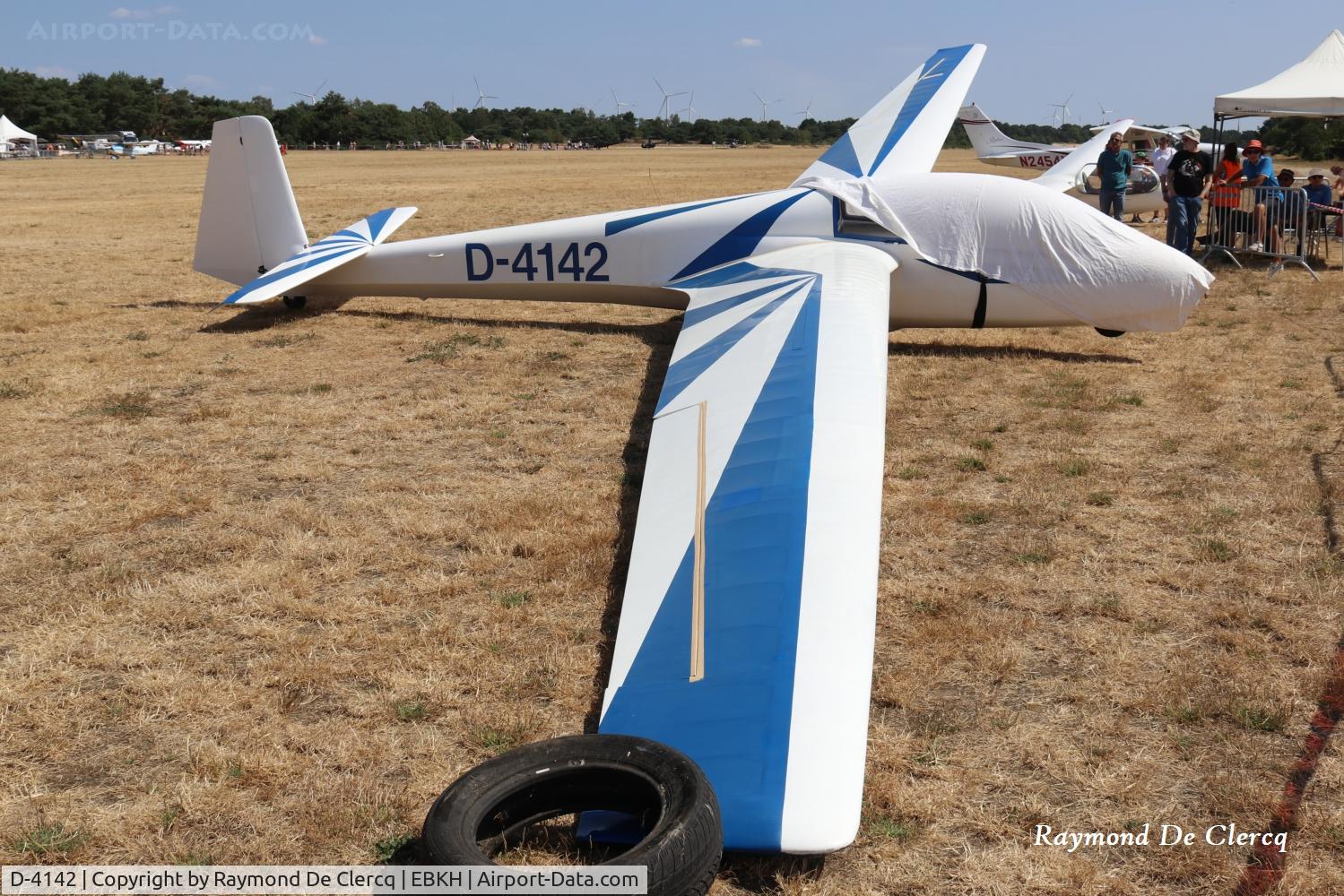 D-4142, Schleicher ASK-13, c/n 13621AB, At Keiheuvel Fly-in on 25-07-2026.
