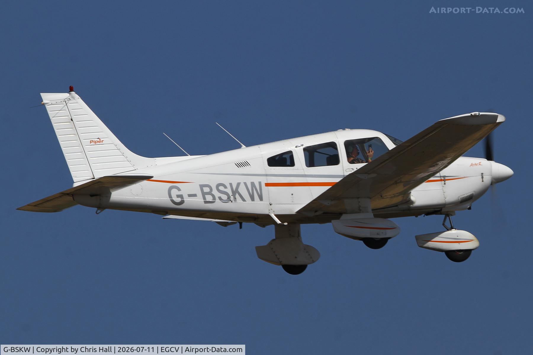 G-BSKW, 1989 Piper PA-28-181 Cherokee Archer II, c/n 2890138, Sleapkosh 26, day 2, 11/07/26