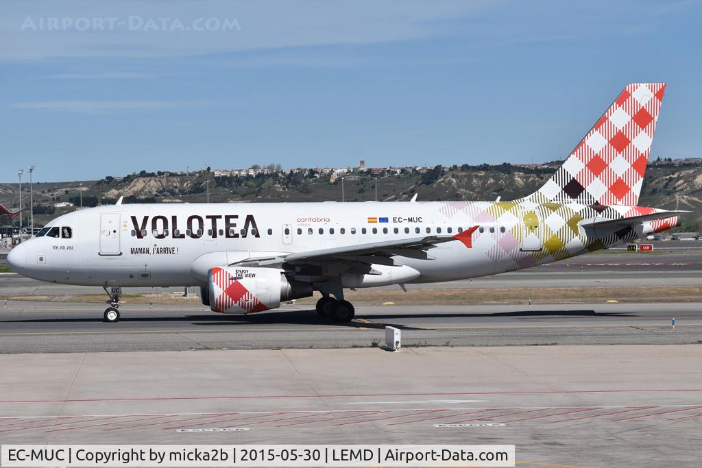 Aircraft EC-MUC, 2004 Airbus A319-111, c/n 2122, Taxiing, at LEMD, photo by micka2b