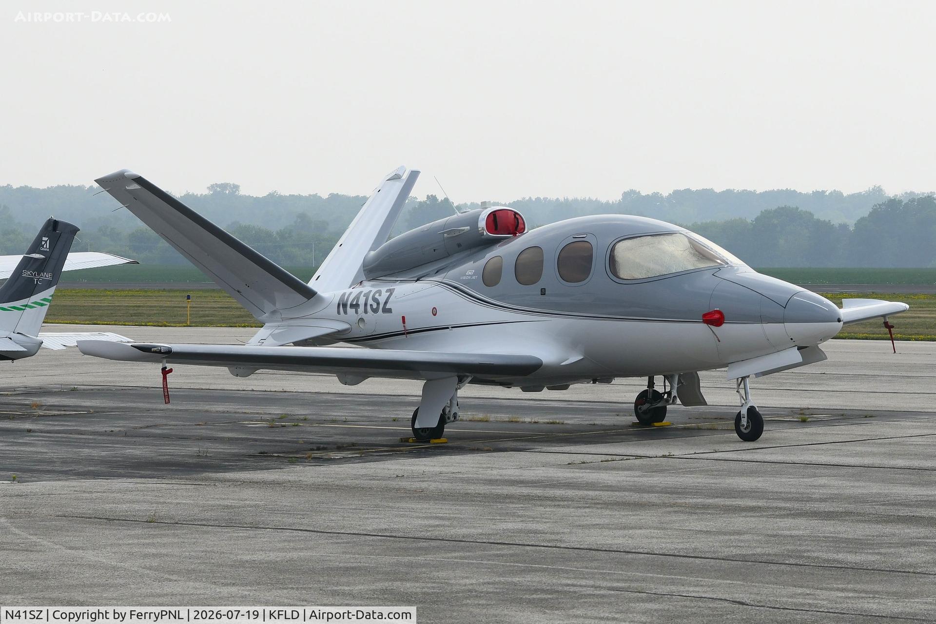 Aircraft N41SZ, 2020 Cirrus SF50 Vision, c/n 0188, Another Greasser LLC SF50, at KFLD, photo by FerryPNL