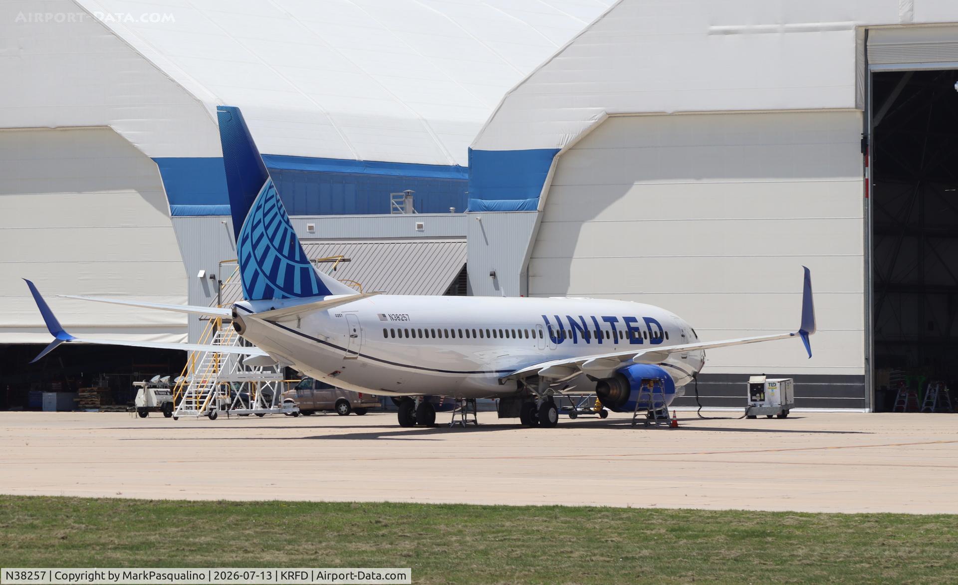 Aircraft N38257, 2000 Boeing 737-824, c/n 30612, Boeing 737-824, at KRFD, photo by MarkPasqualino