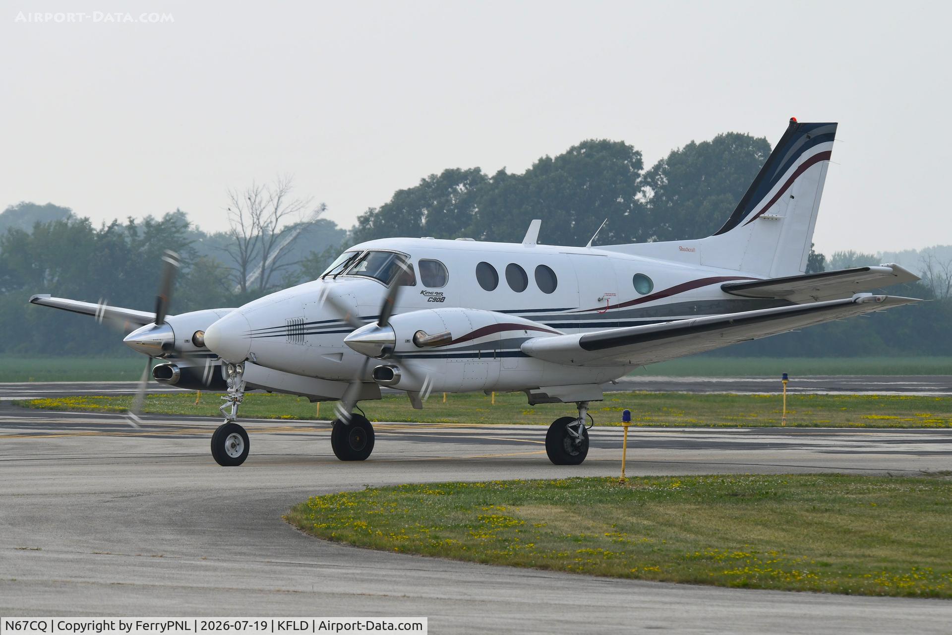 N67CQ, 2000 Raytheon Aircraft Company C90A, c/n LJ-1619, Carver Aero Beech C90A