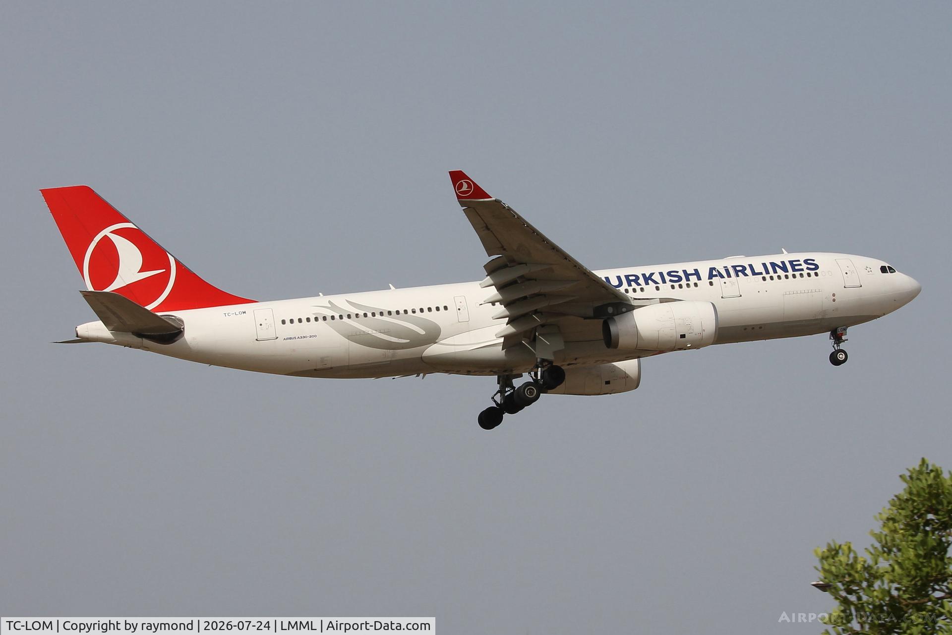 TC-LOM, 2013 Airbus A330-243, c/n 1400, Turkish Airlines Airbus A330-243 reg TC-LOM approaching RW31 Malta.