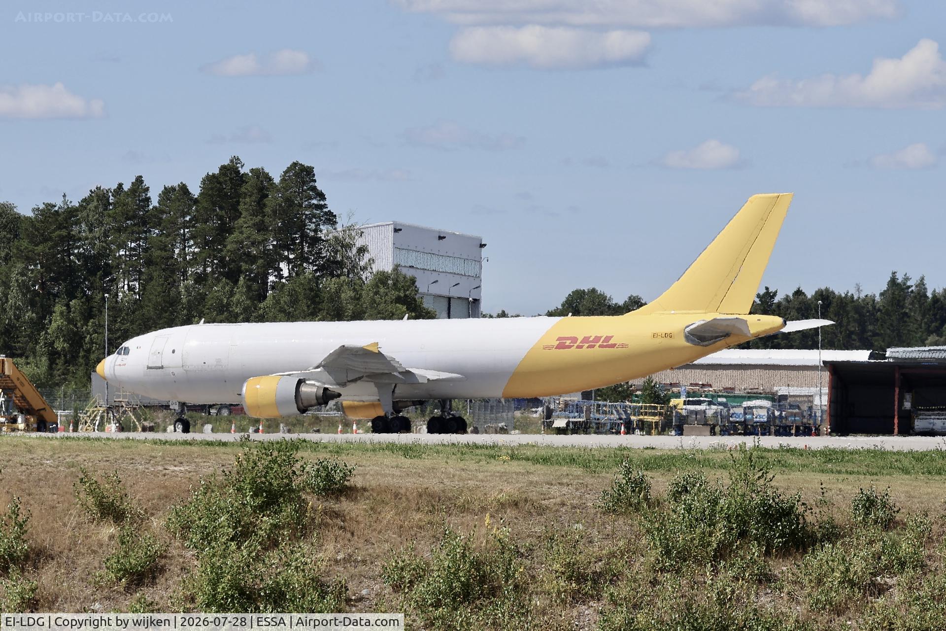 Aircraft EI-LDG, 2006 Airbus A300F4-605R, c/n 870, Ramp R, at ESSA, photo by wijken
