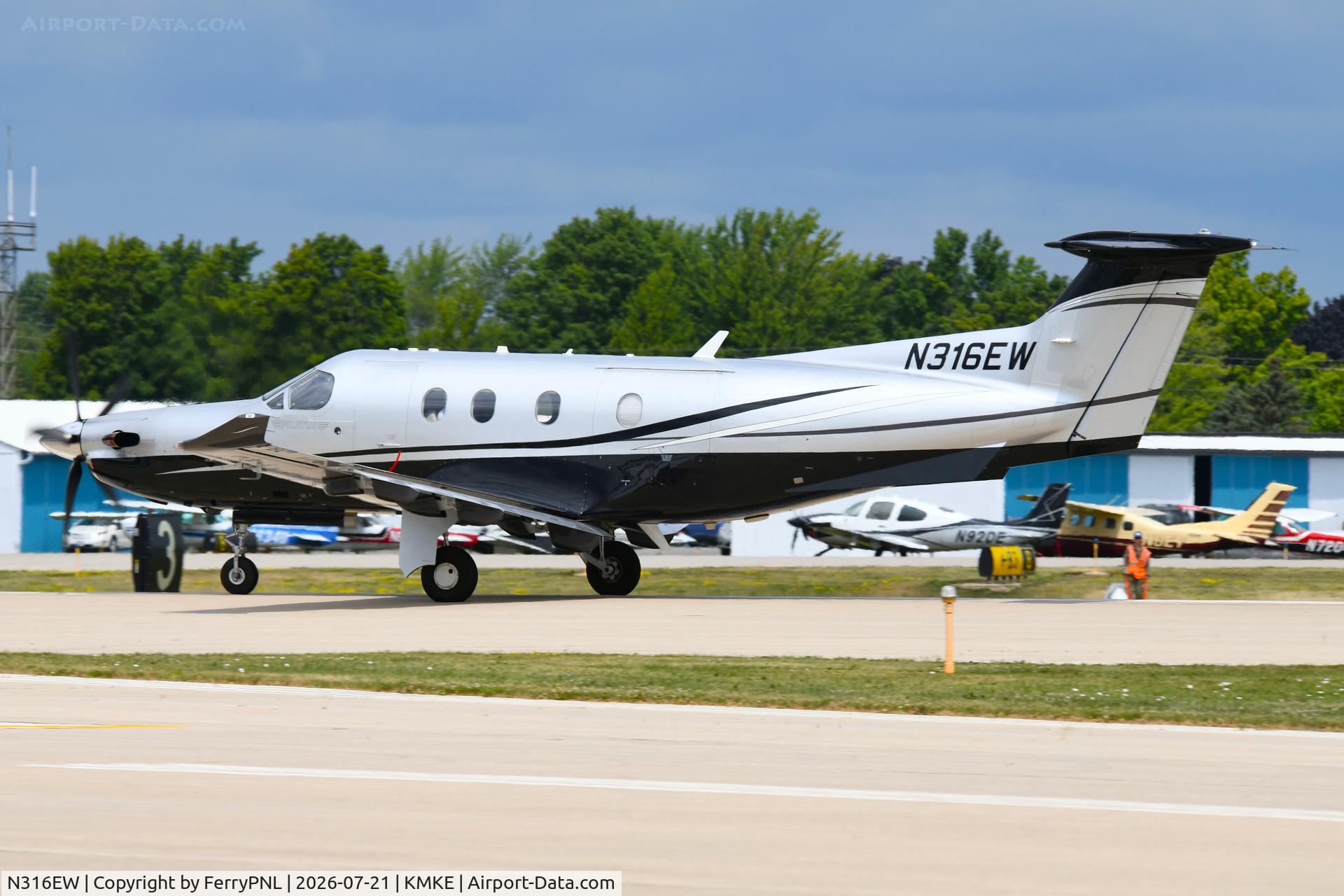 N316EW, 2011 Pilatus PC-12/47E, c/n 1318, Edson LLC PC12 landing