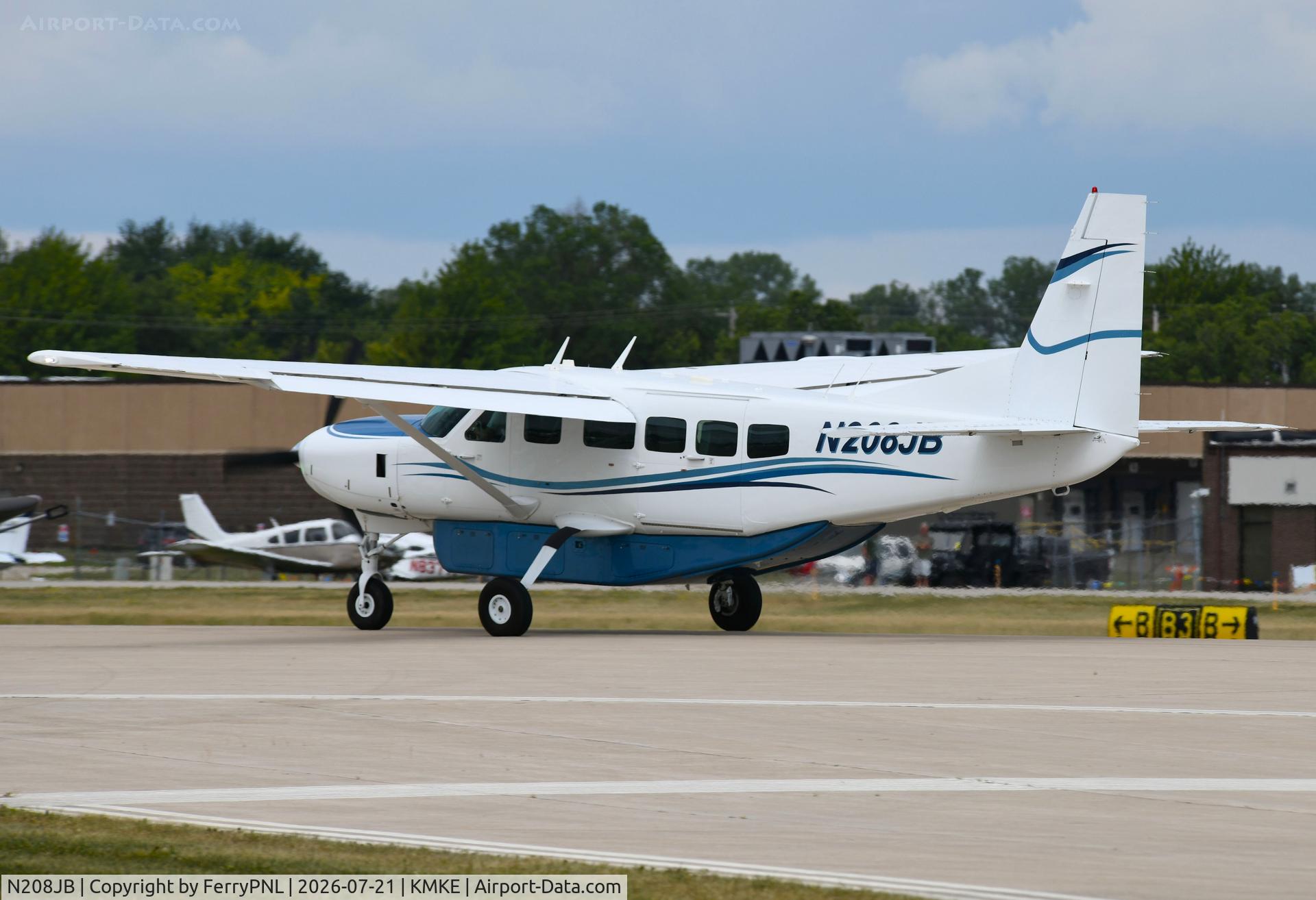 Aircraft N208JB, Cessna 208 Caravan I, c/n 20800516, Bimini Air Ce208 arriving at OSH, at KMKE, photo by FerryPNL