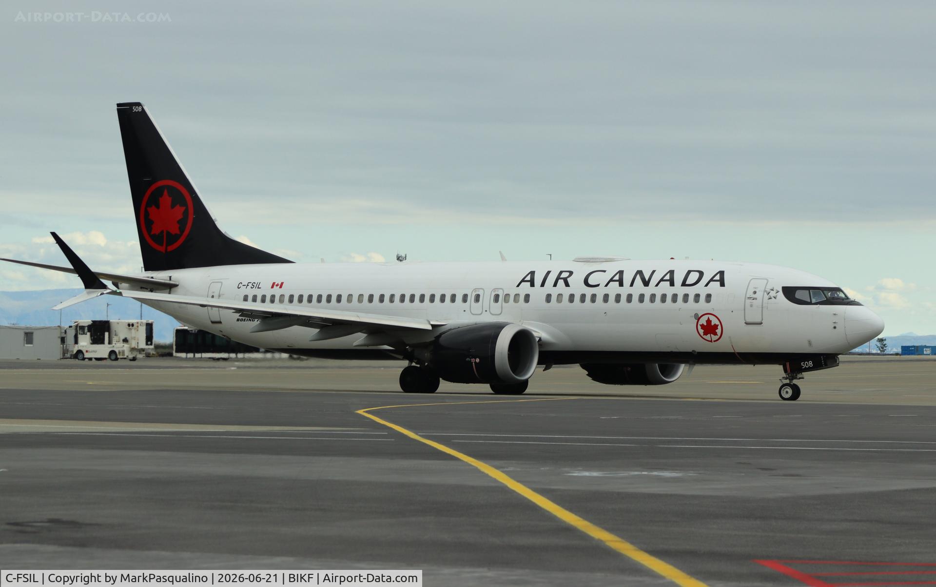 C-FSIL, 2018 Boeing 737-8 MAX, c/n 61214 l/n 6830, Boeing 737-8 MAX