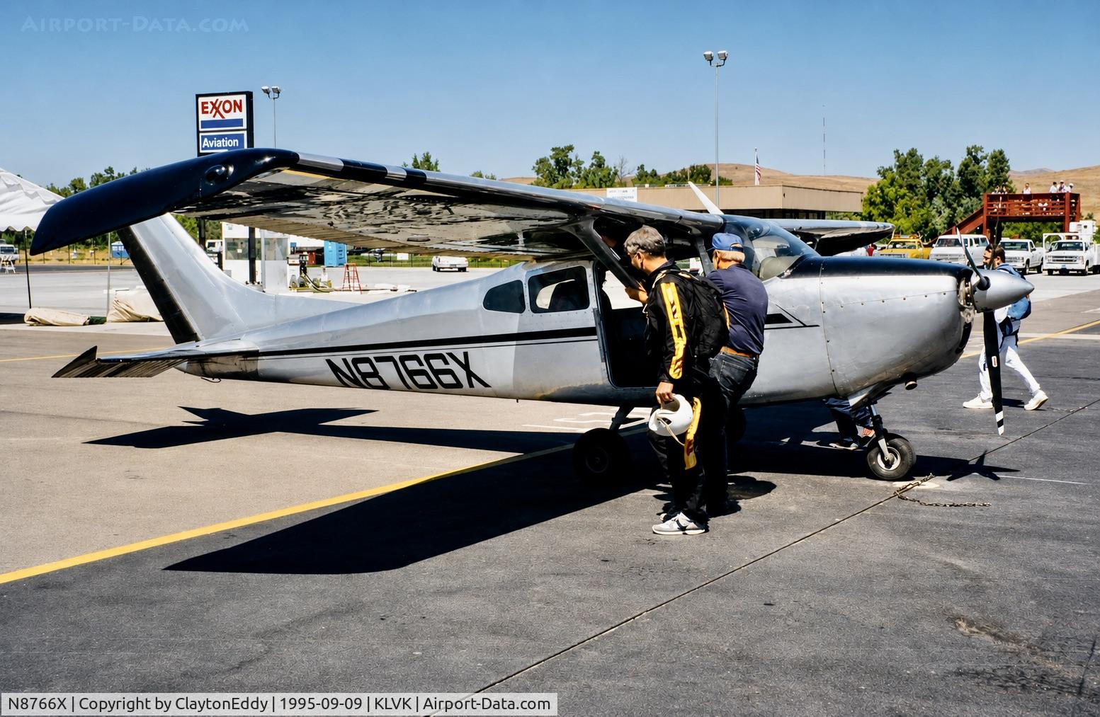 N8766X, 1960 Cessna 182D Skylane, c/n 18253166, Wings for Charity Airshow Livermore airport in California 09-95