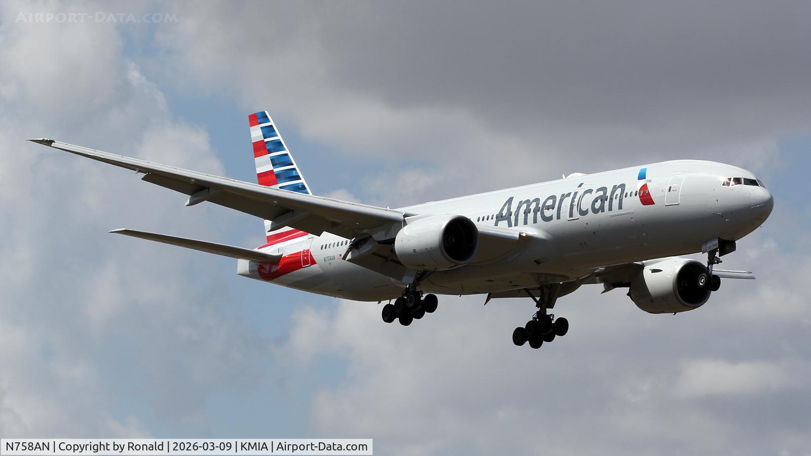 N758AN, 2001 Boeing 777-223, c/n 32637, at mia